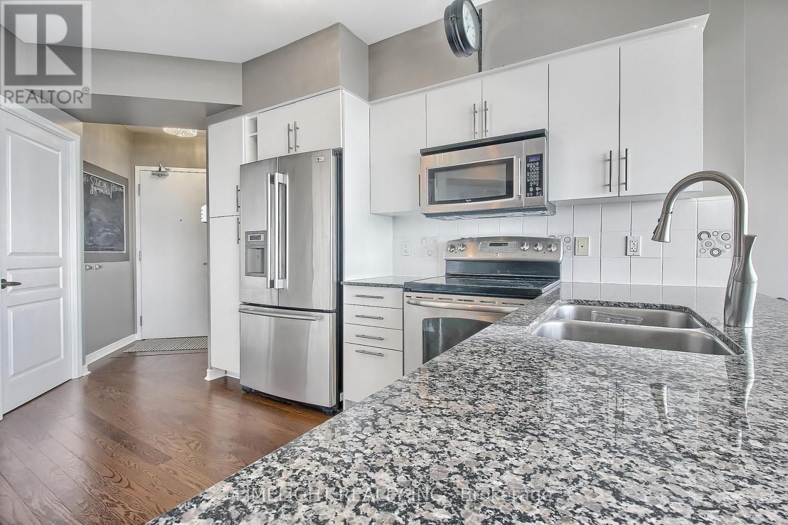 2208 - 2240 Lake Shore Boulevard W, Toronto, Ontario  M8V 0B1 - Photo 6 - W12462099