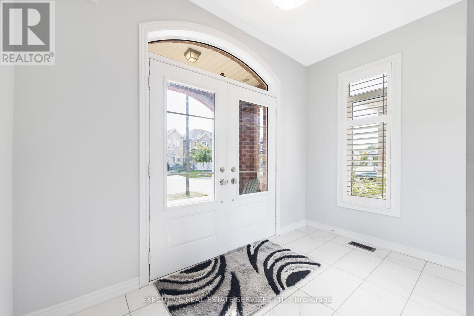 5 Drake Avenue, Brant, Ontario  N3L 0H9 - Photo 5 - X12462001