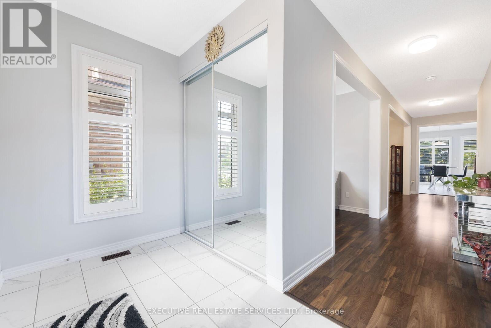 5 Drake Avenue, Brant, Ontario  N3L 0H9 - Photo 6 - X12462001
