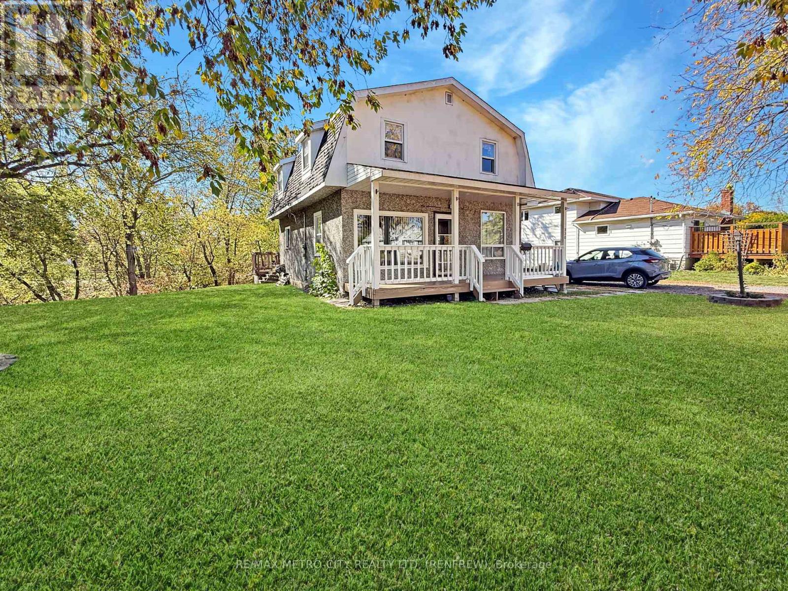 330 MCLEAN STREET, Renfrew, Ontario
