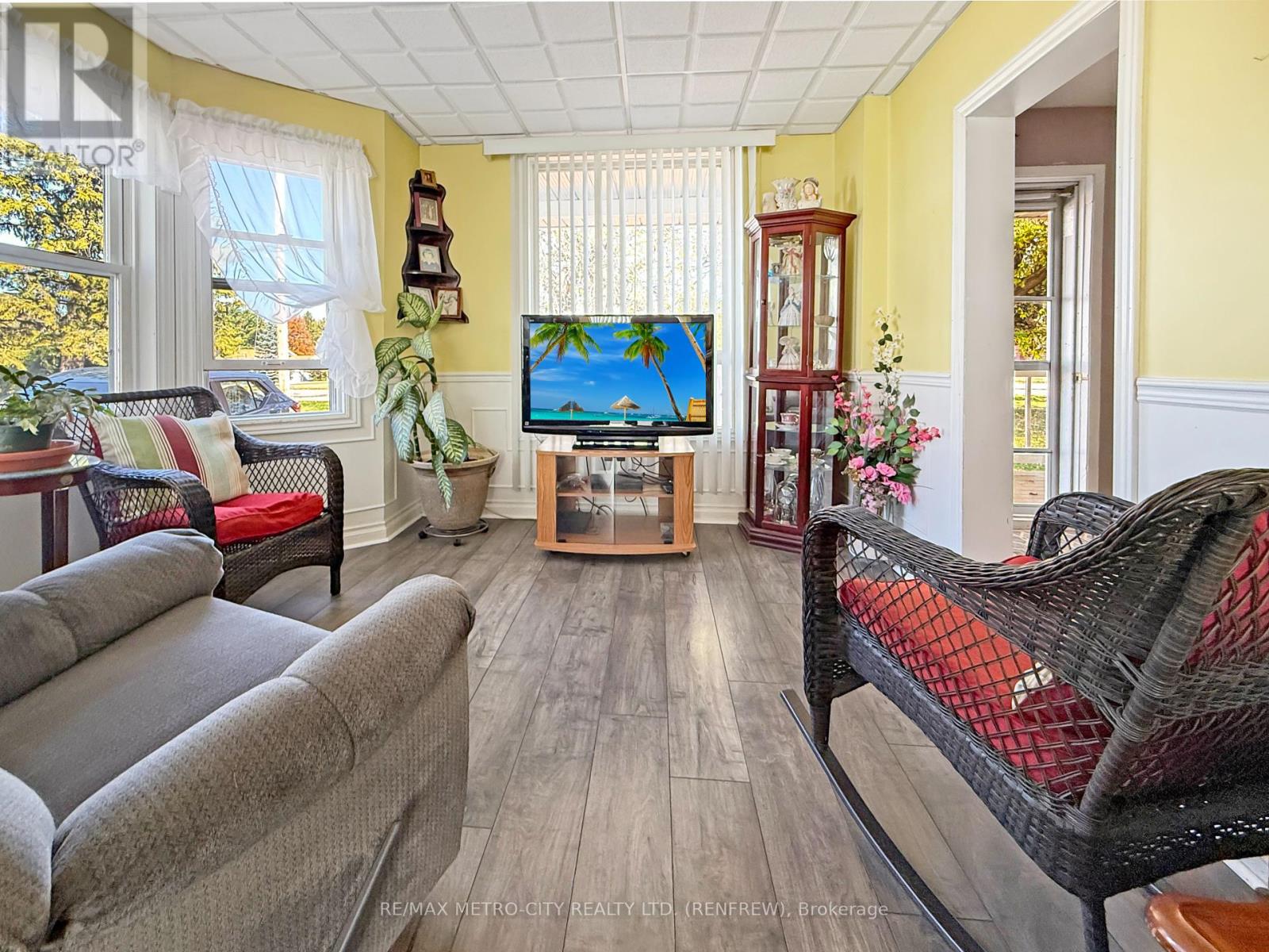 330 Mclean Street, Renfrew, Ontario  K7V 1B3 - Photo 10 - X12462096