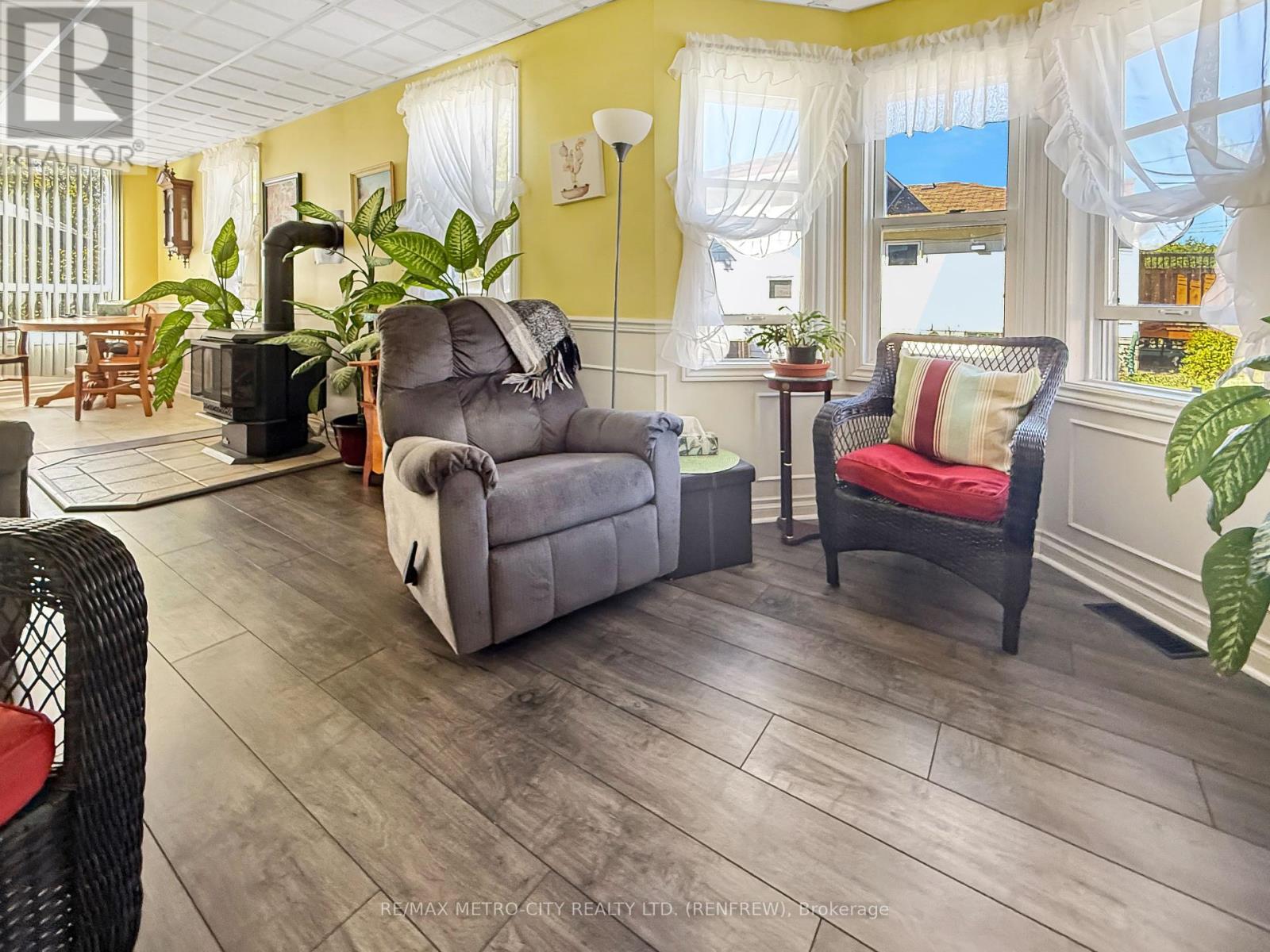 330 Mclean Street, Renfrew, Ontario  K7V 1B3 - Photo 11 - X12462096