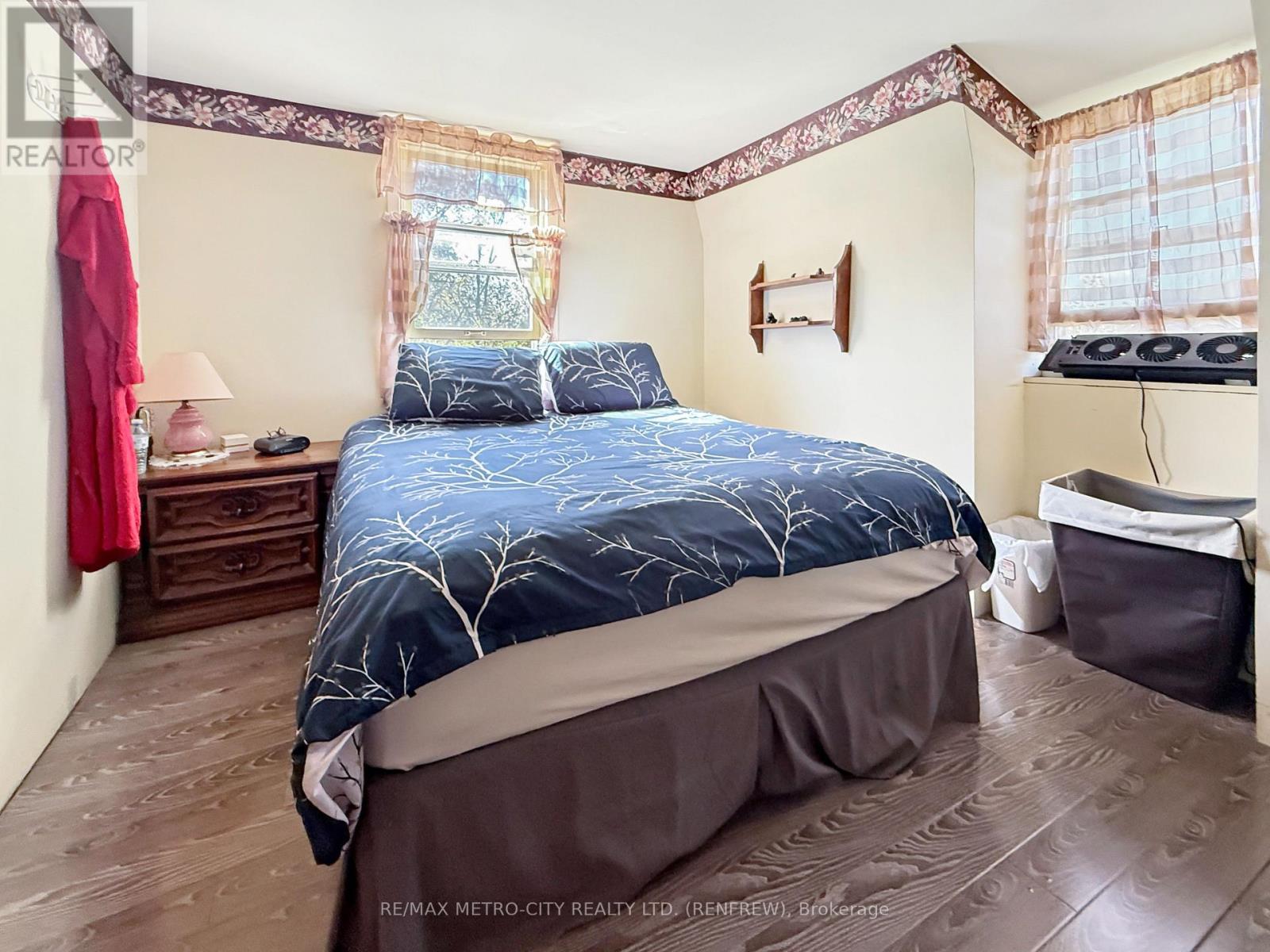 330 Mclean Street, Renfrew, Ontario  K7V 1B3 - Photo 13 - X12462096