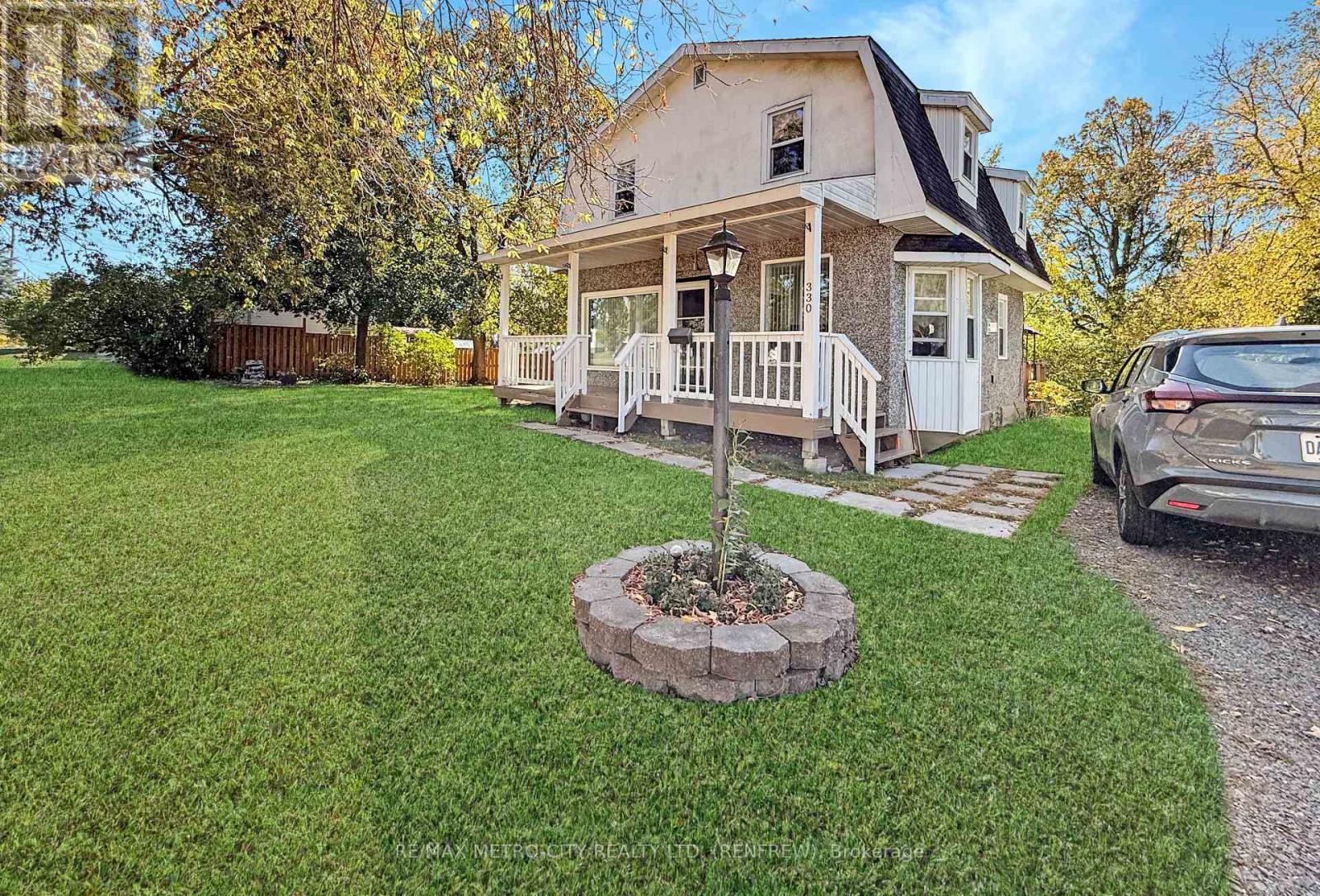 330 Mclean Street, Renfrew, Ontario  K7V 1B3 - Photo 2 - X12462096