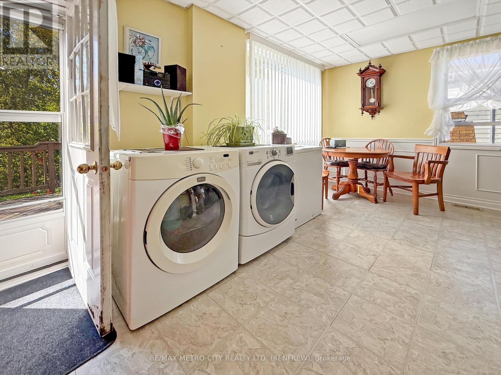 330 Mclean Street, Renfrew, Ontario  K7V 1B3 - Photo 6 - X12462096