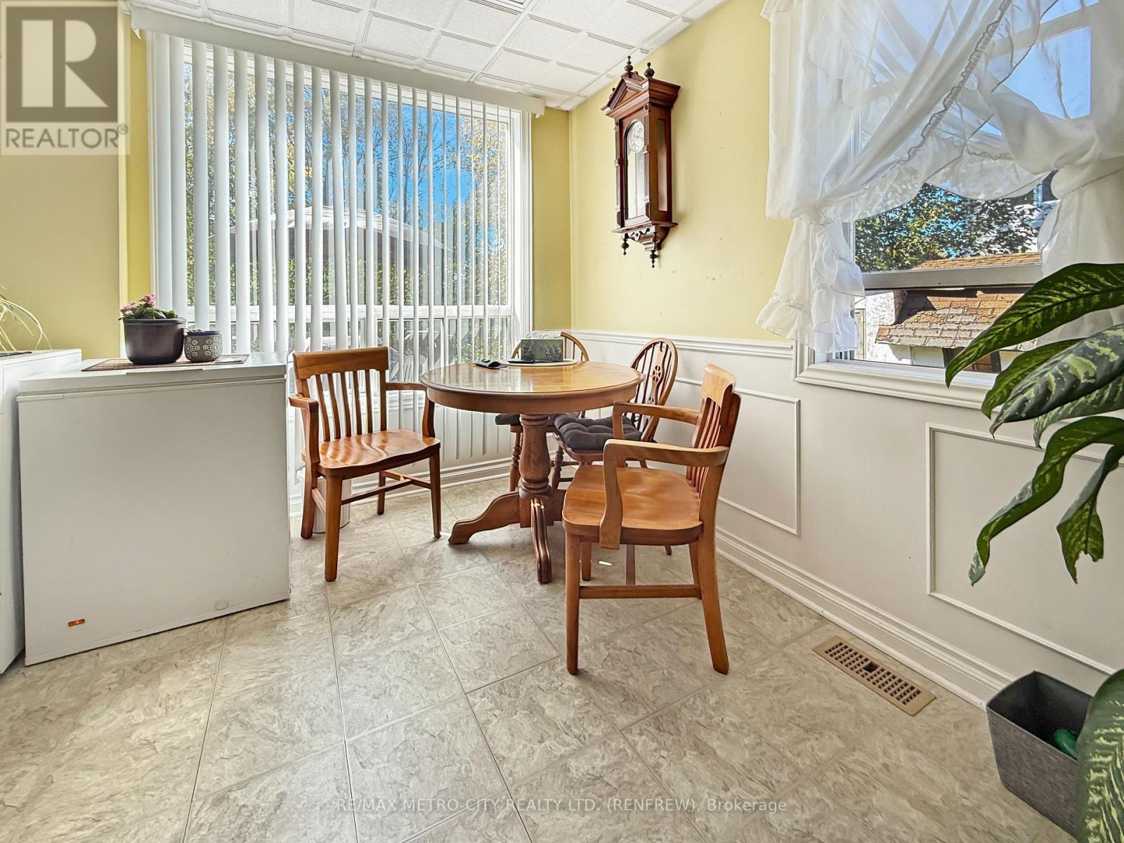 330 Mclean Street, Renfrew, Ontario  K7V 1B3 - Photo 7 - X12462096
