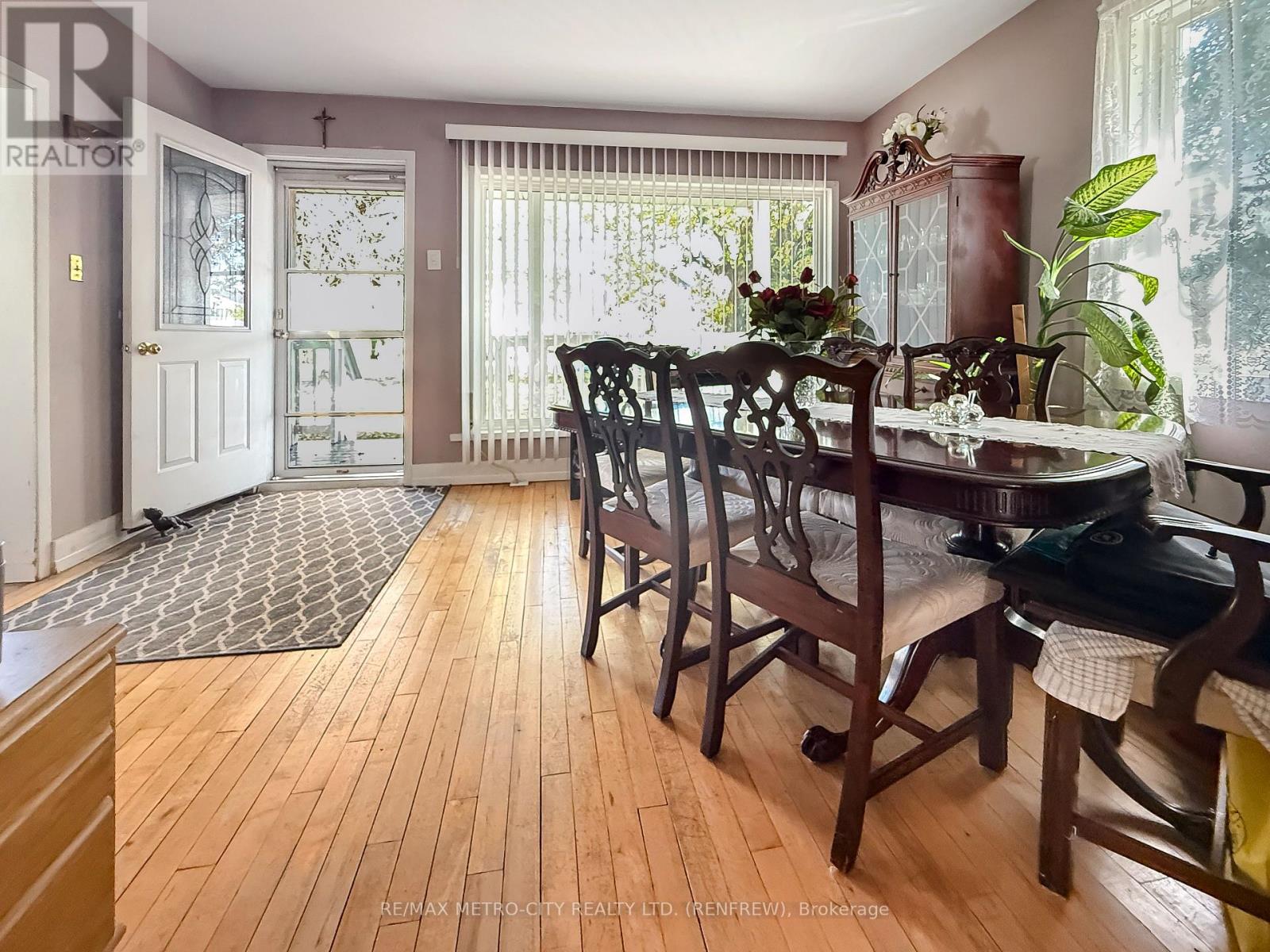 330 Mclean Street, Renfrew, Ontario  K7V 1B3 - Photo 8 - X12462096