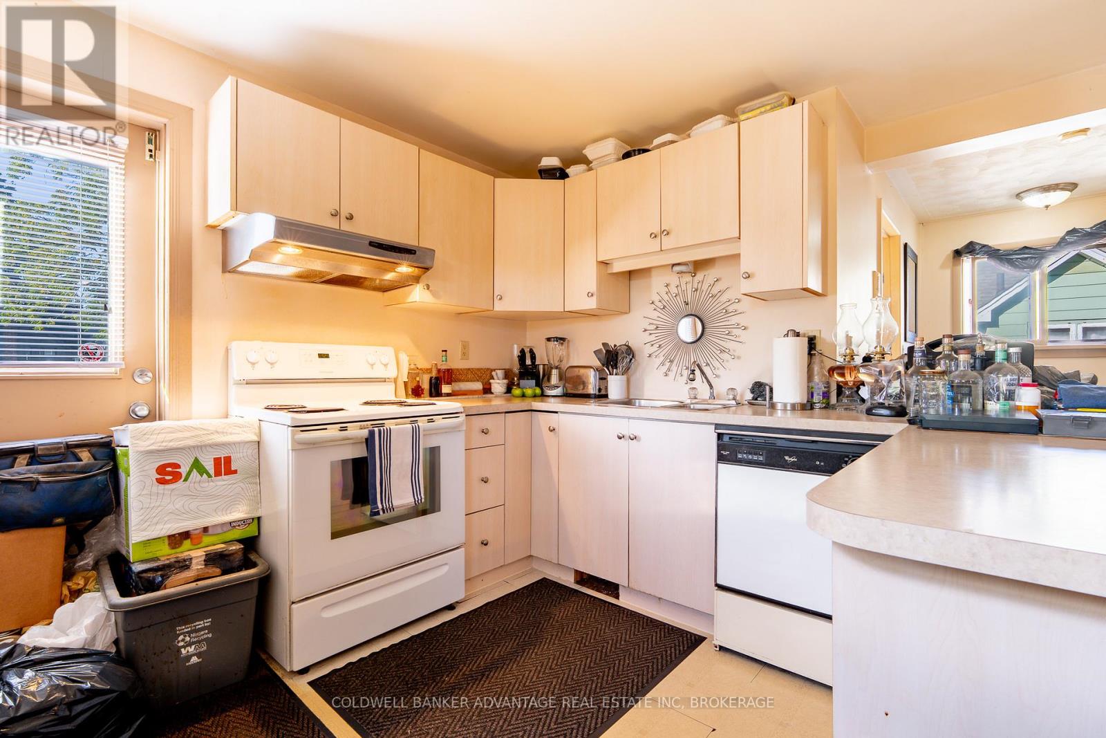 4674 Ryerson Crescent, Niagara Falls (Downtown), Ontario  L2E 1E5 - Photo 5 - X12462122