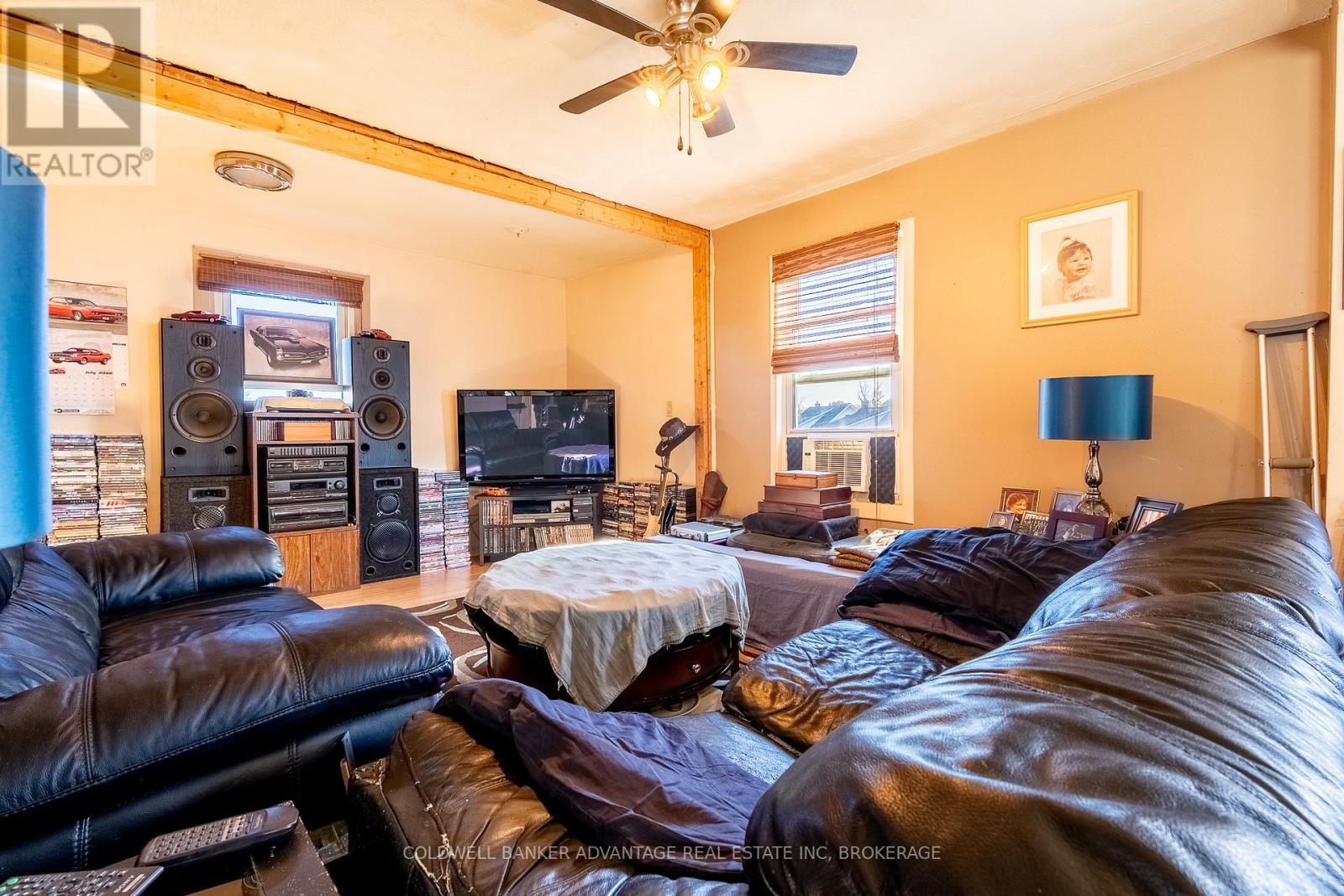 4674 Ryerson Crescent, Niagara Falls (Downtown), Ontario  L2E 1E5 - Photo 6 - X12462122