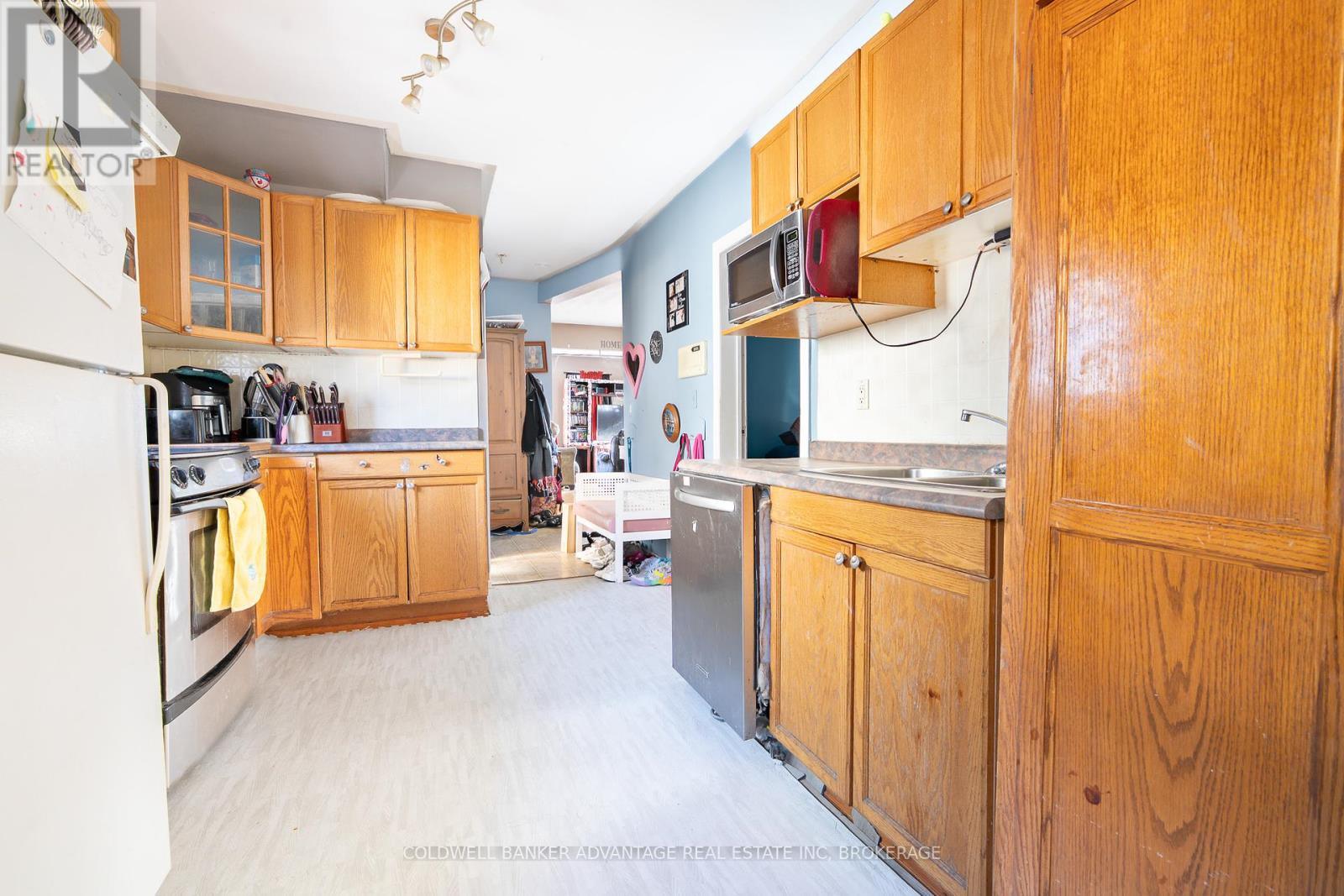 4674 Ryerson Crescent, Niagara Falls (Downtown), Ontario  L2E 1E5 - Photo 9 - X12462122
