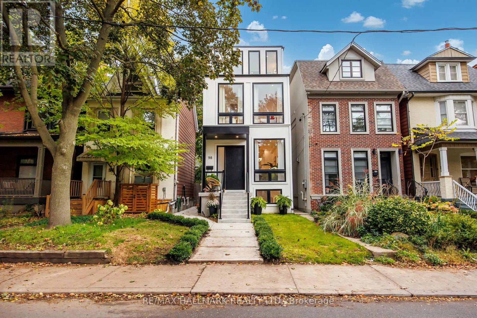 98 HOGARTH AVENUE, Toronto, Ontario