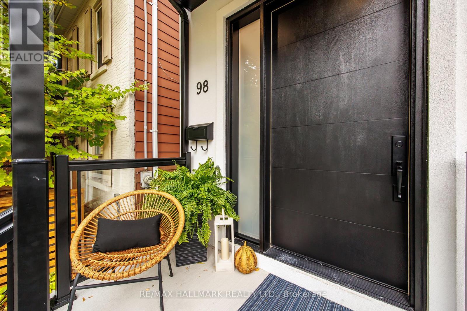 98 Hogarth Avenue, Toronto, Ontario  M4K 1K4 - Photo 2 - E12462093