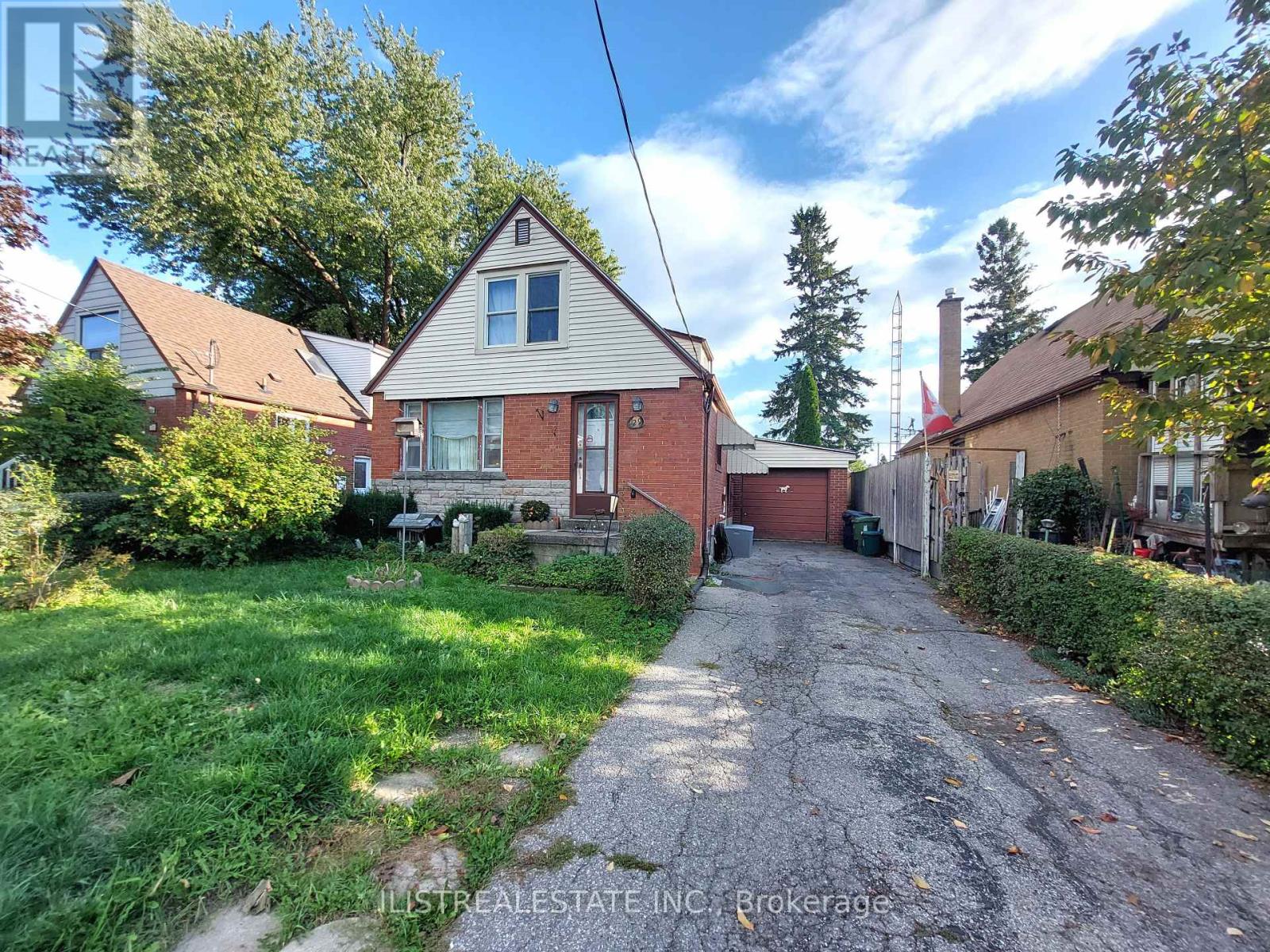 29 HOLLAND AVENUE, Toronto, Ontario