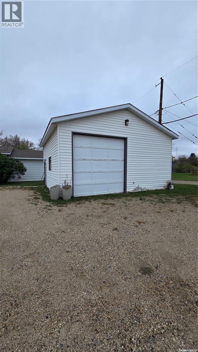 108 1st Street W, Carnduff, Saskatchewan  S0C 0S0 - Photo 3 - SK020819