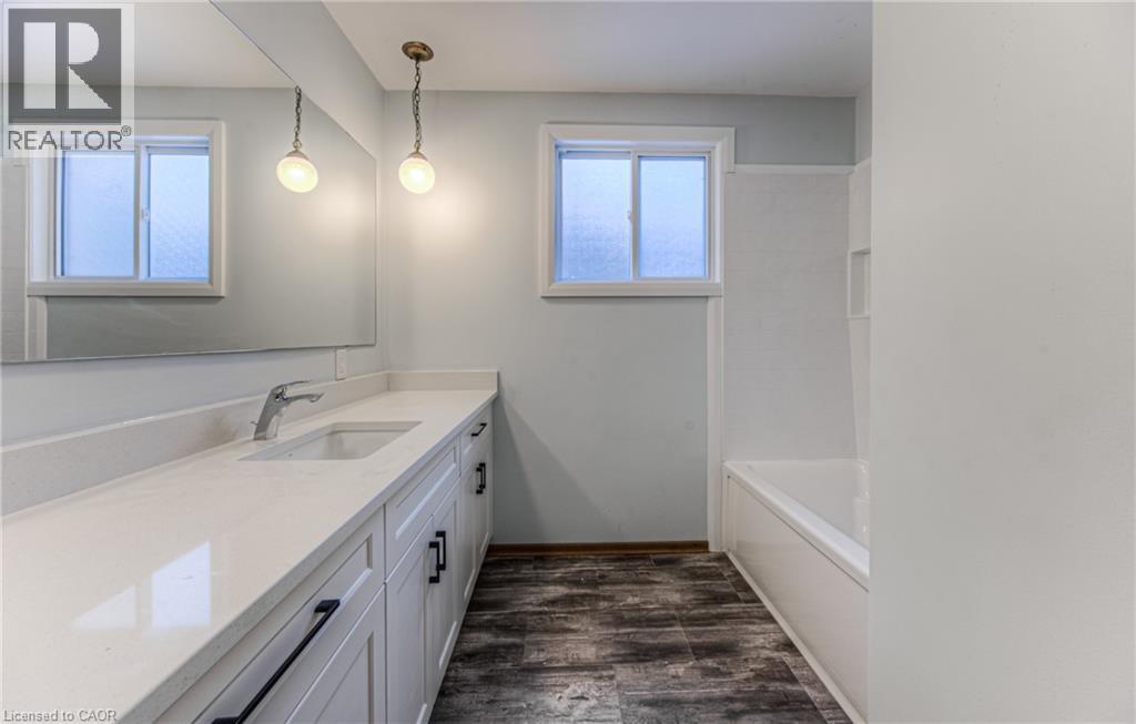 17 Roosevelt Avenue, Waterloo, Ontario  N2H 2N2 - Photo 4 - 40778948