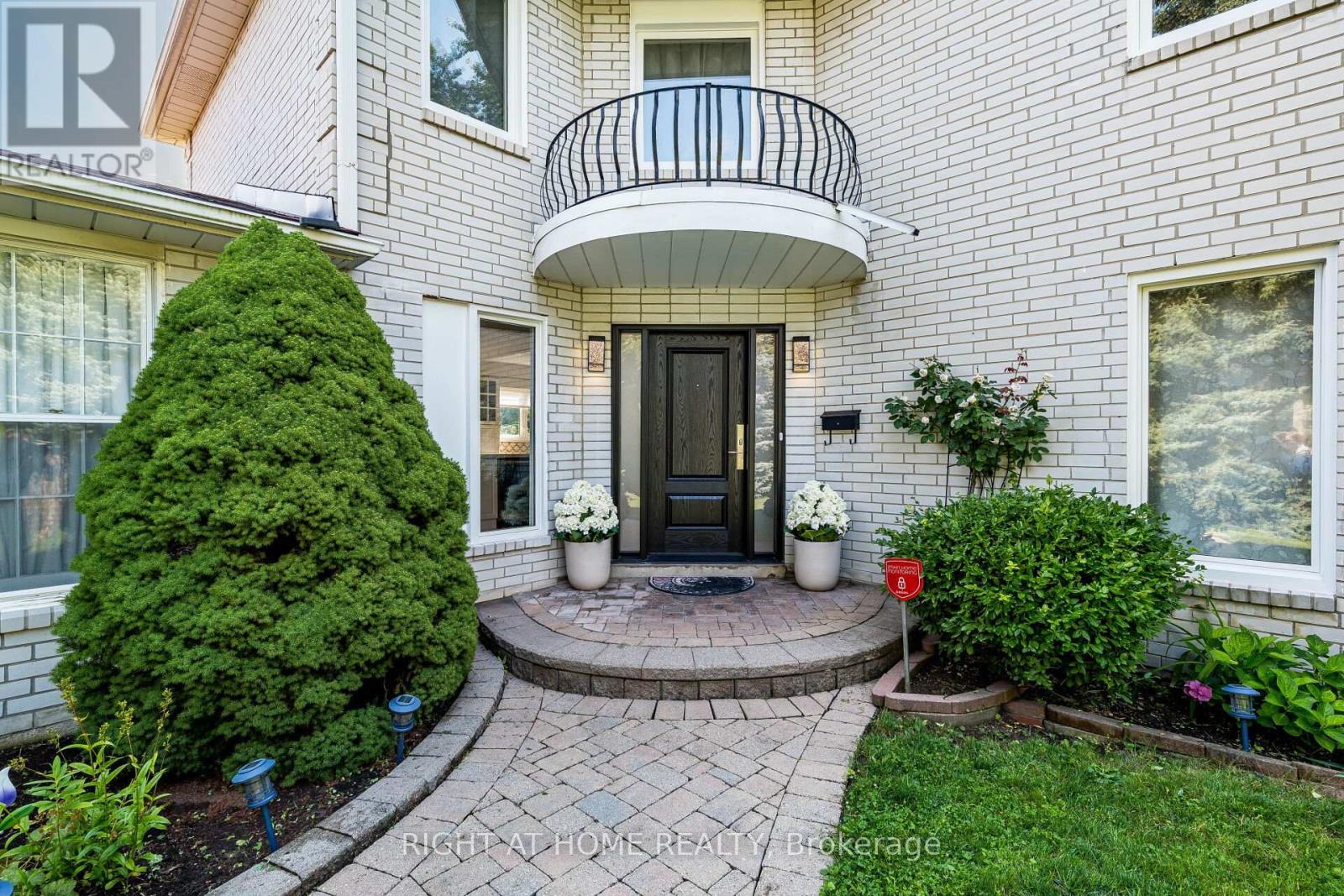 3981 Mahogany Row, Mississauga, Ontario  L4W 2H7 - Photo 2 - W12462101