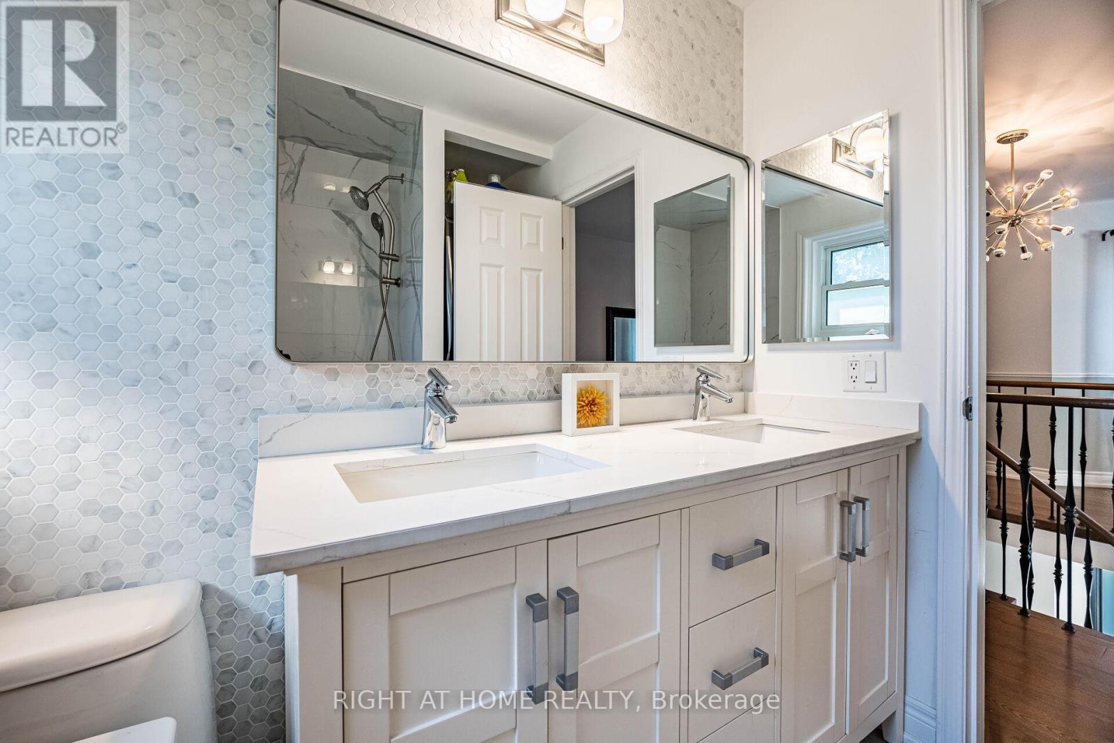 3981 Mahogany Row, Mississauga, Ontario  L4W 2H7 - Photo 23 - W12462101