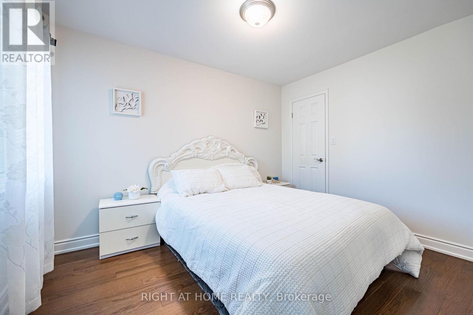 3981 Mahogany Row, Mississauga, Ontario  L4W 2H7 - Photo 24 - W12462101