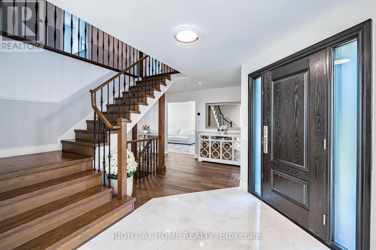 3981 Mahogany Row, Mississauga, Ontario  L4W 2H7 - Photo 5 - W12462101