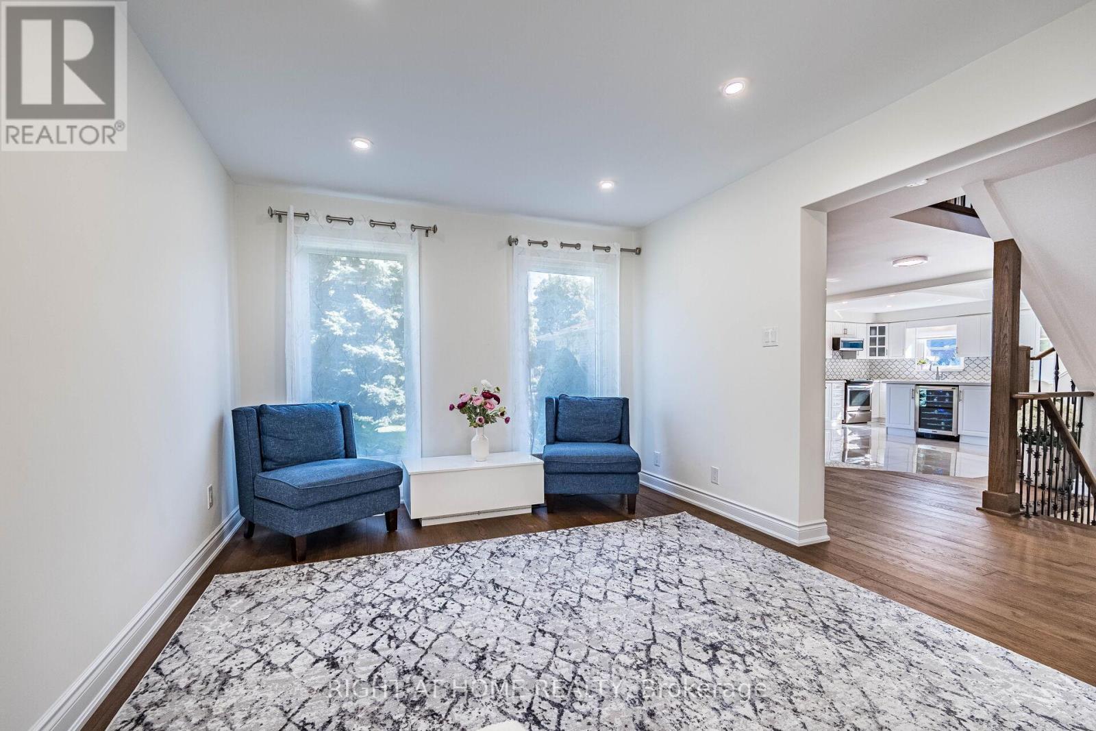 3981 Mahogany Row, Mississauga, Ontario  L4W 2H7 - Photo 7 - W12462101