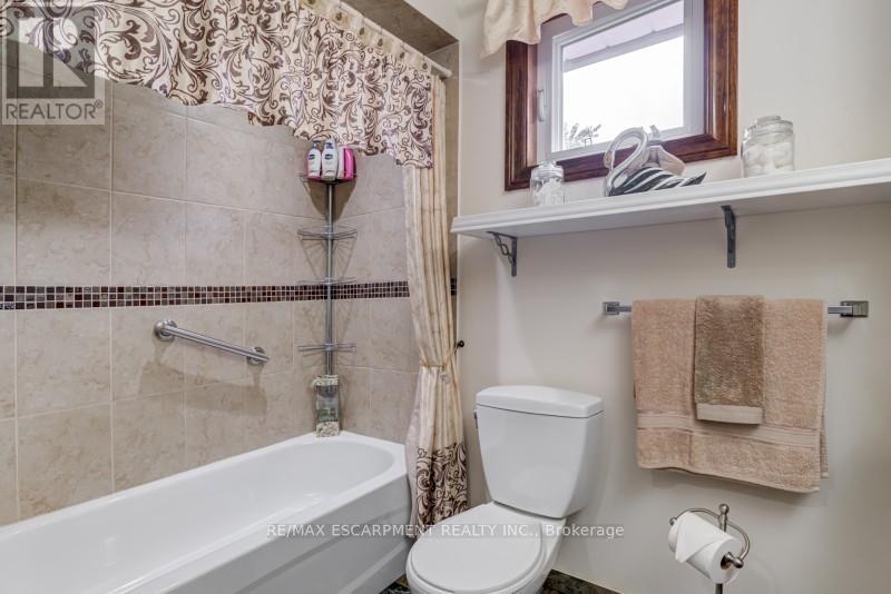 94 Bremen Lane, Mississauga, Ontario  L5M 2N5 - Photo 10 - W12462117