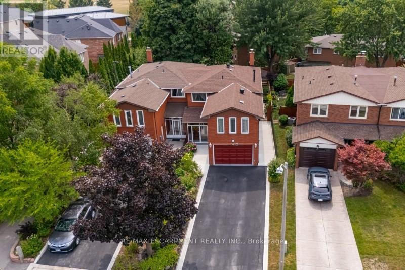94 Bremen Lane, Mississauga, Ontario  L5M 2N5 - Photo 13 - W12462117