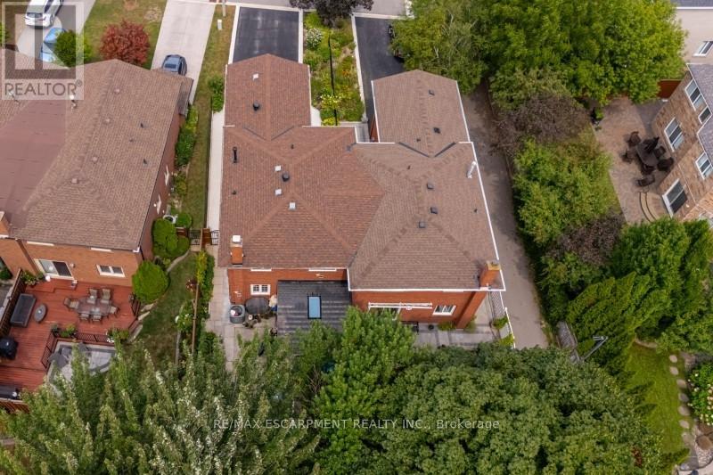94 Bremen Lane, Mississauga, Ontario  L5M 2N5 - Photo 14 - W12462117