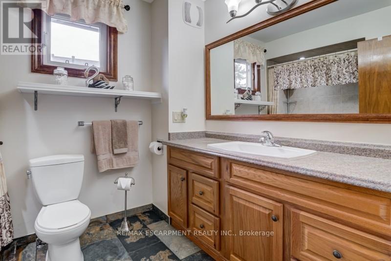 94 Bremen Lane, Mississauga, Ontario  L5M 2N5 - Photo 9 - W12462117