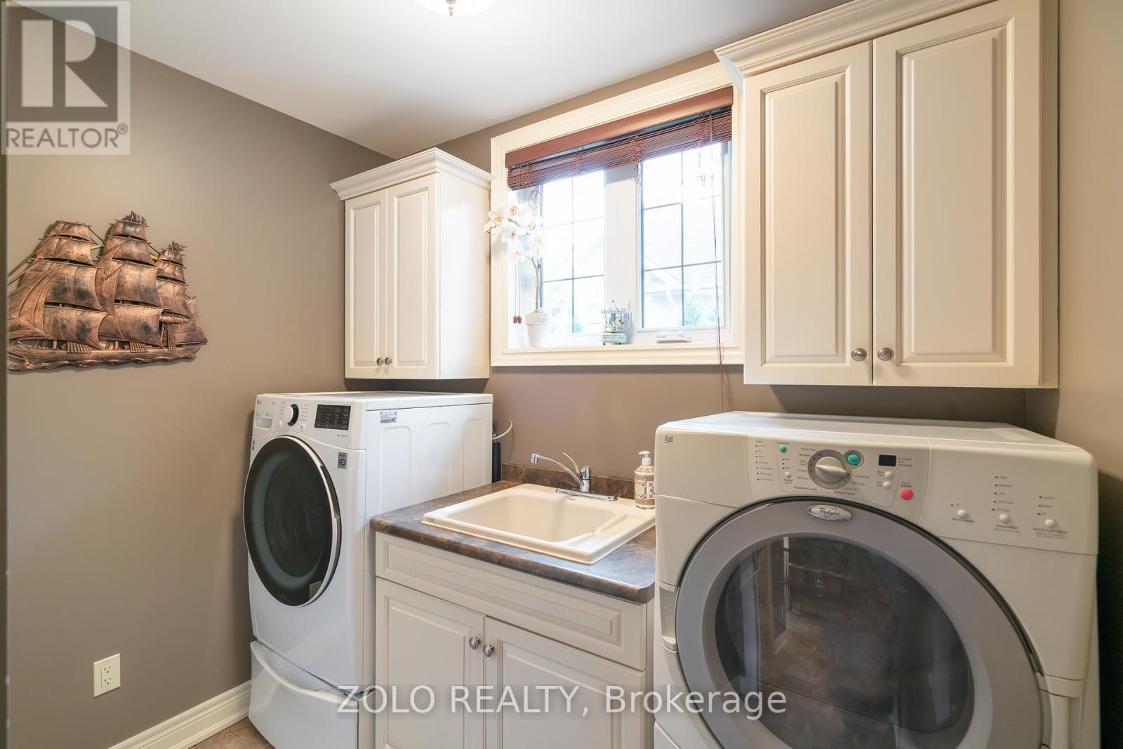 4658 Lyons Parkway, Niagara Falls, Ontario  L2G 0A4 - Photo 7 - X12462109