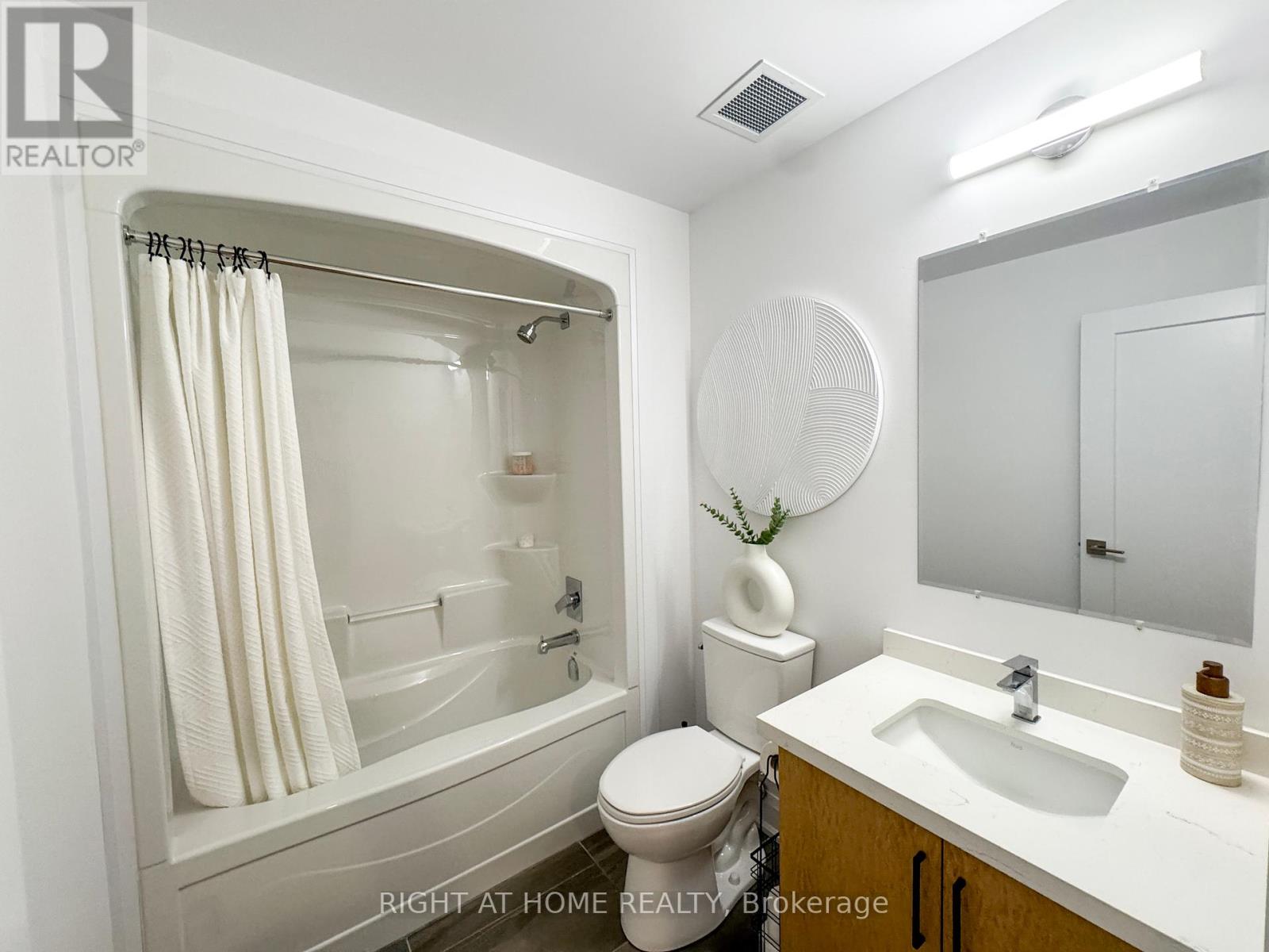 23 - 292 Vine Street, St. Catharines, Ontario  L2M 4T3 - Photo 22 - X12462114