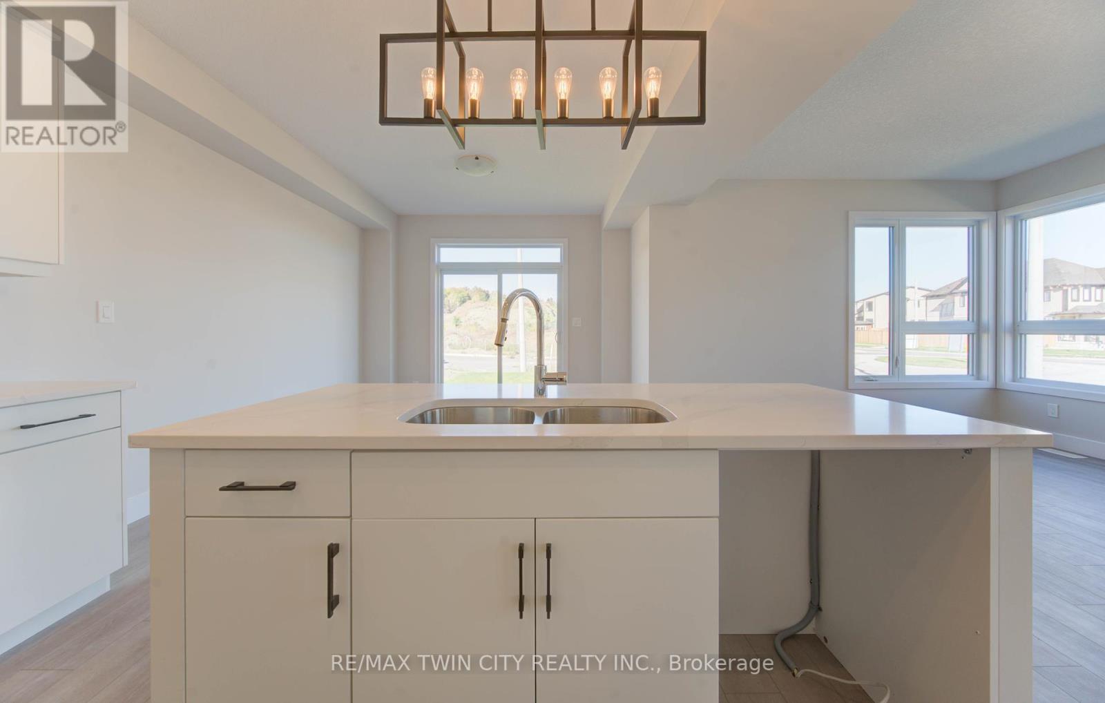 171 Otterbein Road, Kitchener, Ontario  N2B 0A8 - Photo 13 - X12462123
