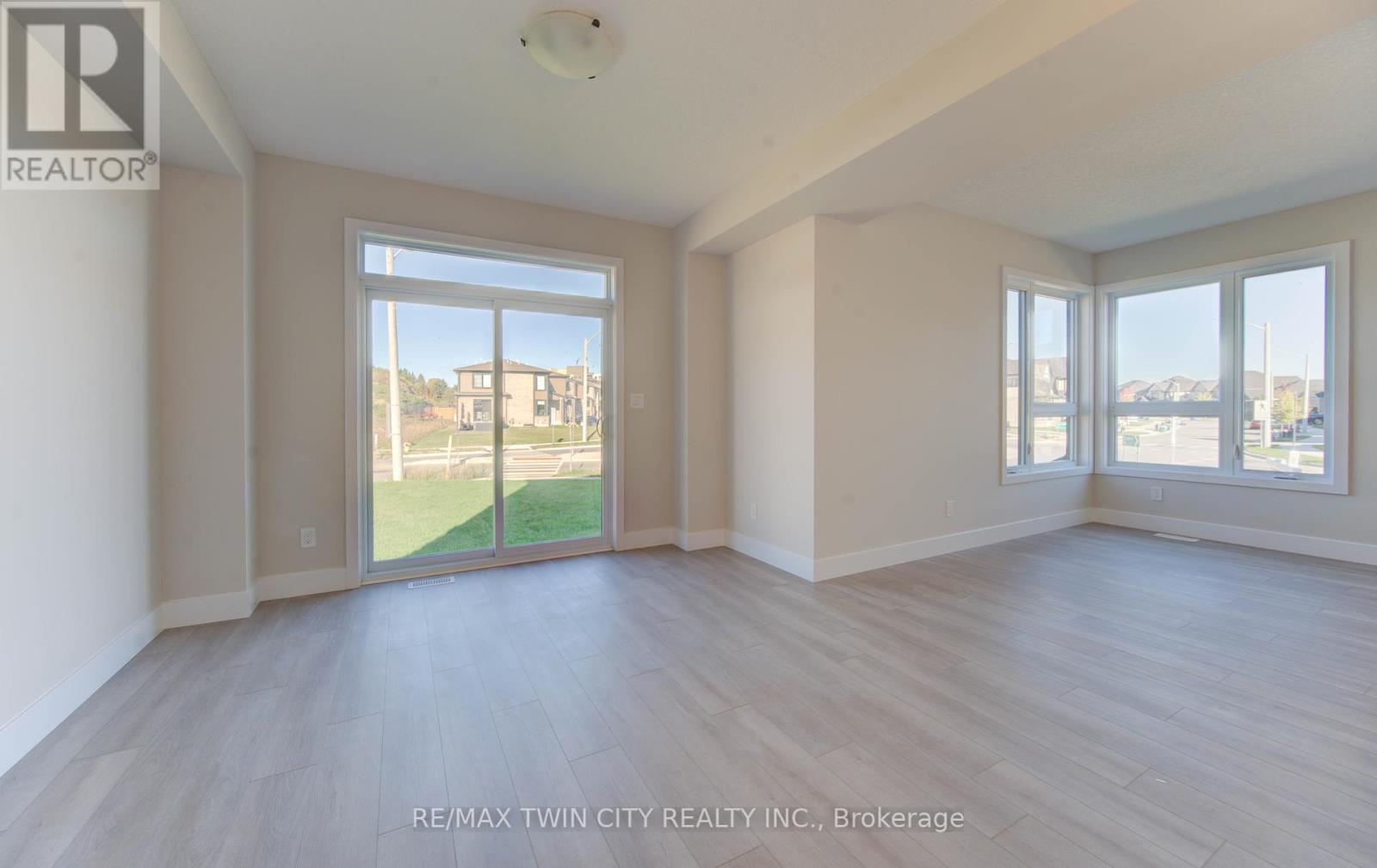 171 Otterbein Road, Kitchener, Ontario  N2B 0A8 - Photo 14 - X12462123