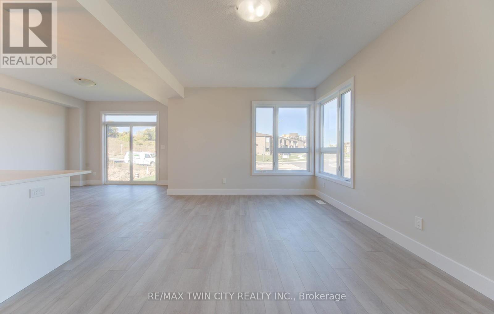 171 Otterbein Road, Kitchener, Ontario  N2B 0A8 - Photo 15 - X12462123