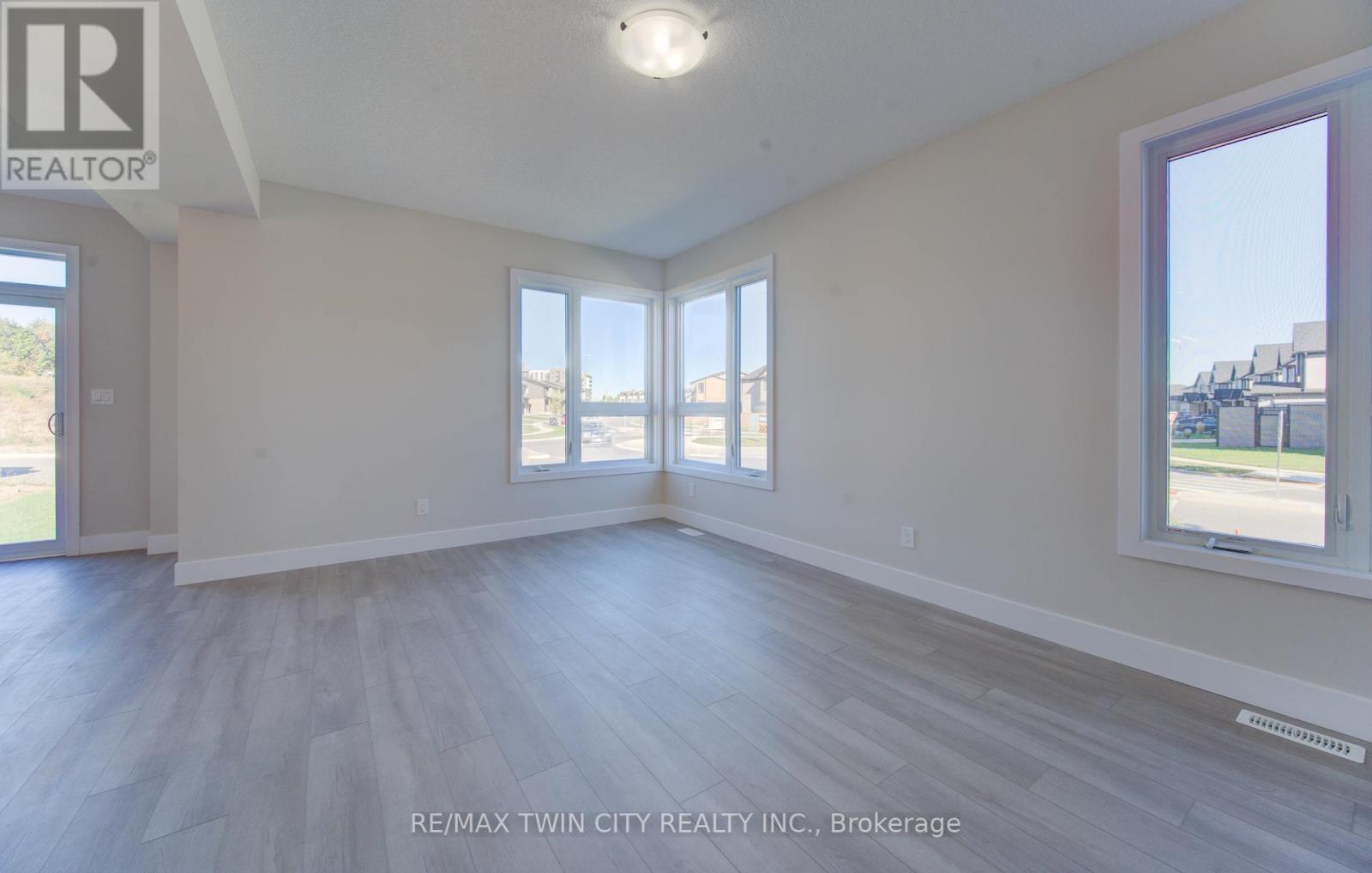 171 Otterbein Road, Kitchener, Ontario  N2B 0A8 - Photo 16 - X12462123