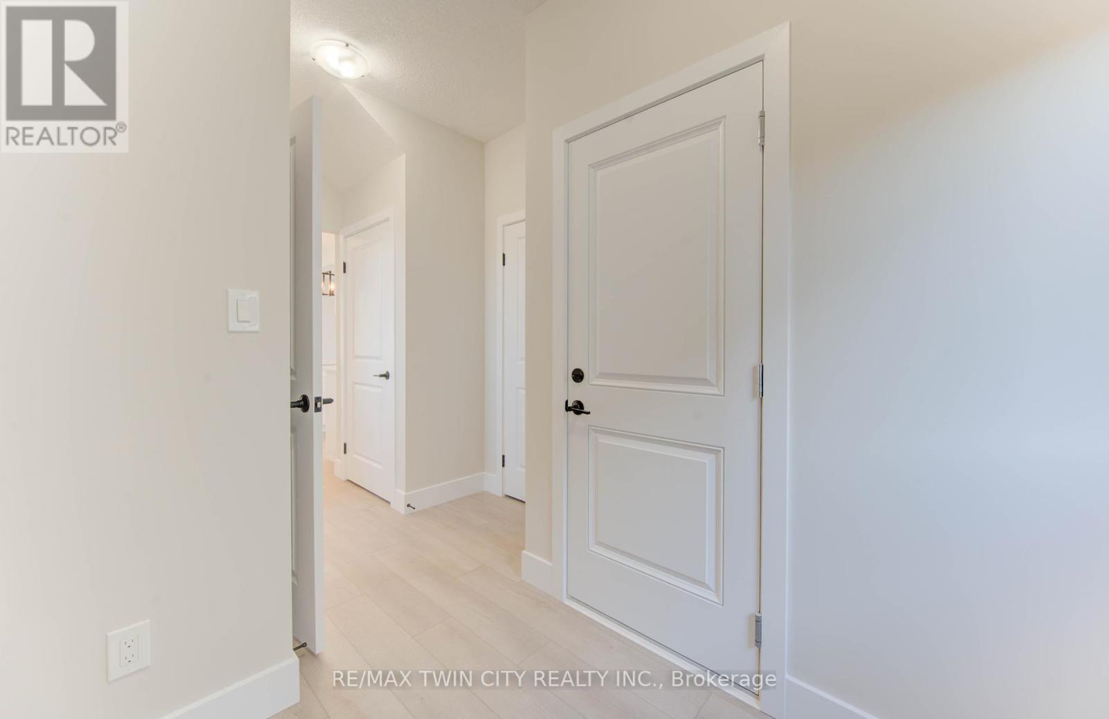 171 Otterbein Road, Kitchener, Ontario  N2B 0A8 - Photo 19 - X12462123