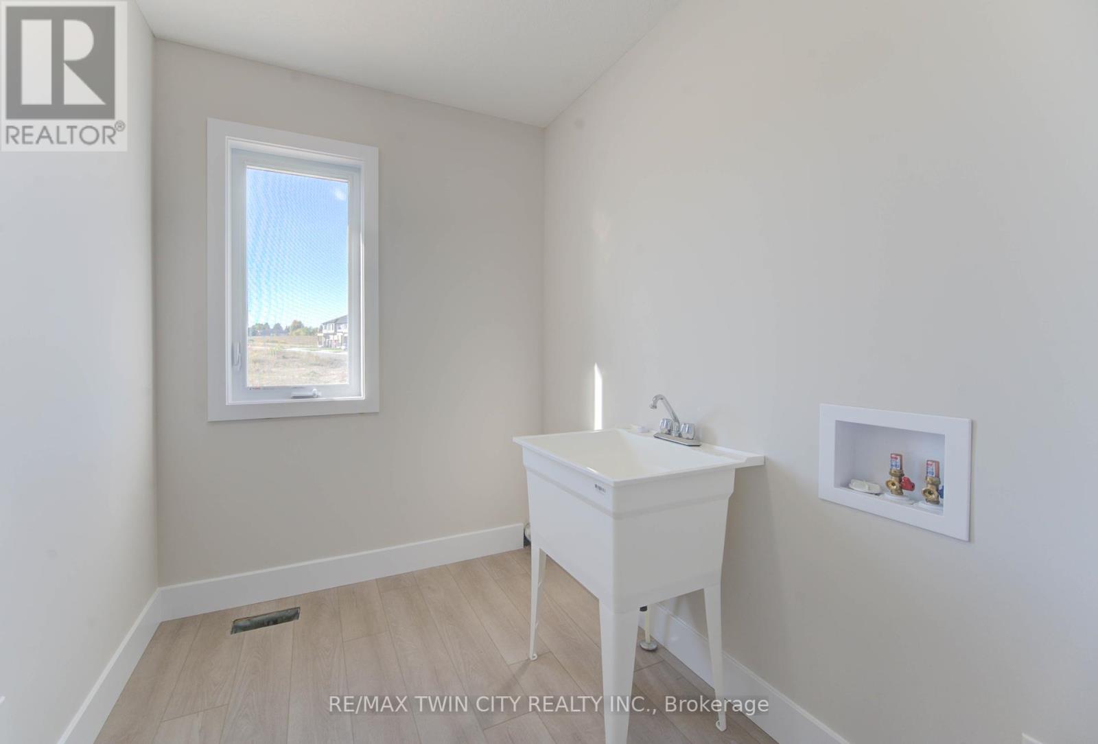 171 Otterbein Road, Kitchener, Ontario  N2B 0A8 - Photo 25 - X12462123