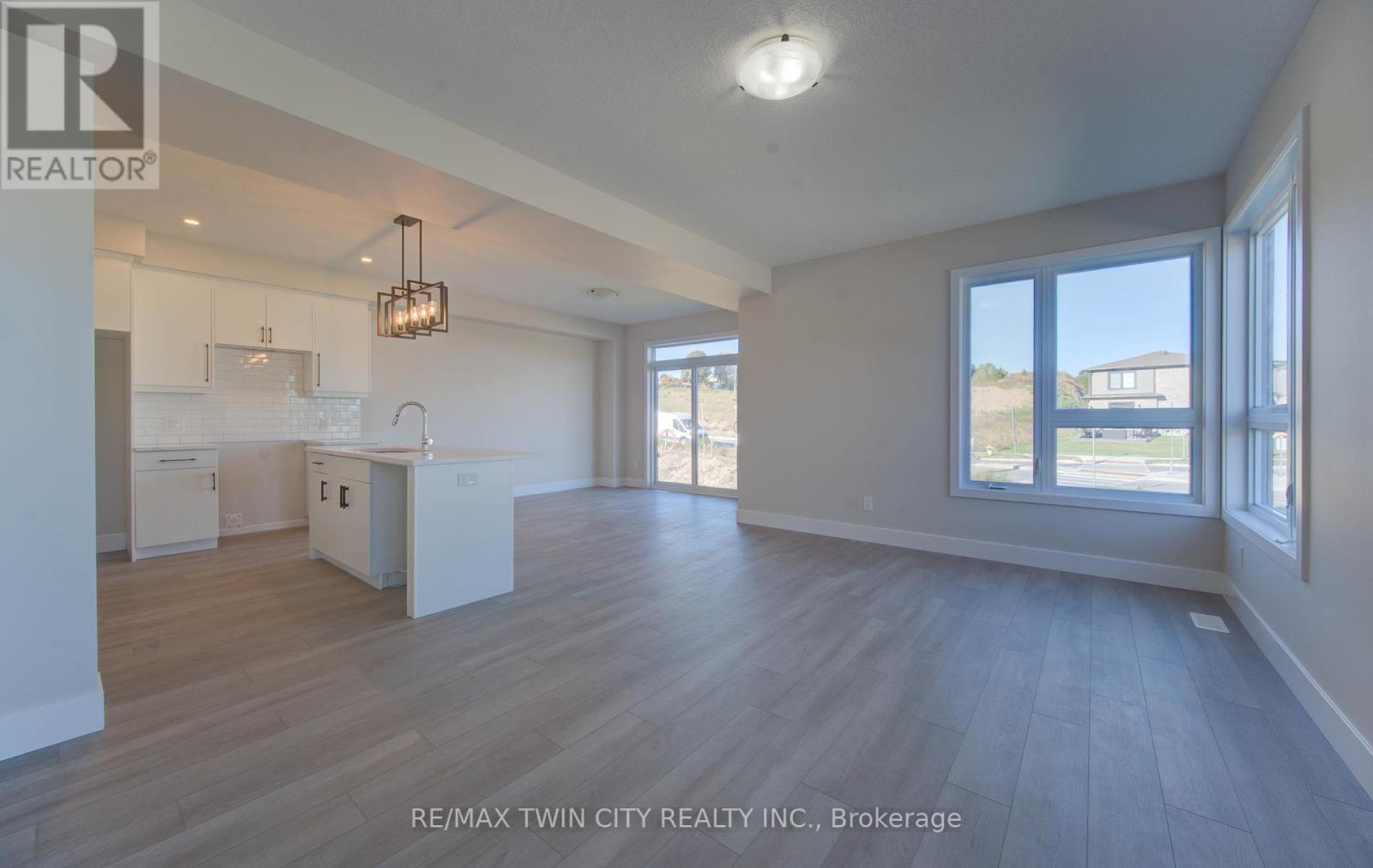 171 Otterbein Road, Kitchener, Ontario  N2B 0A8 - Photo 4 - X12462123