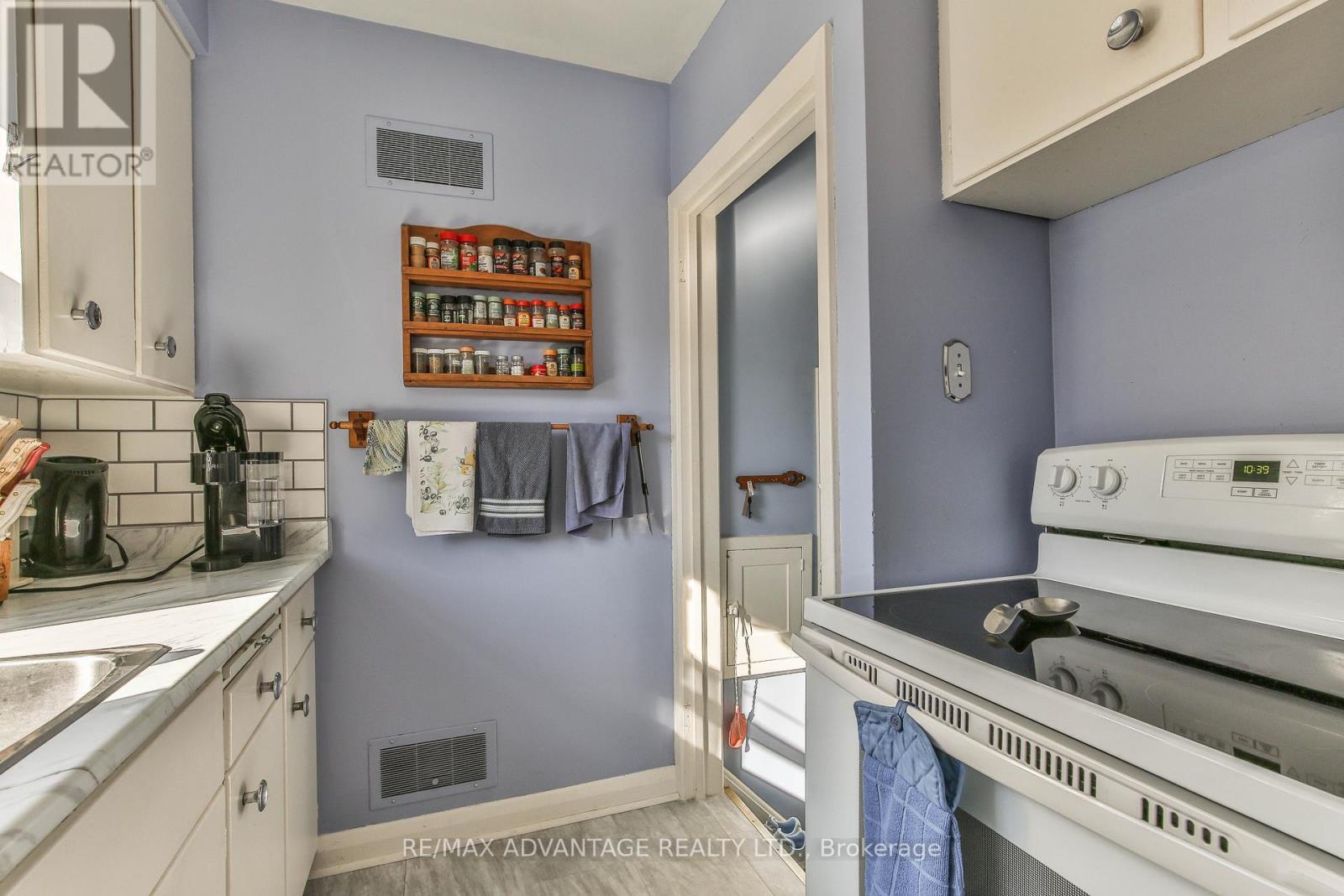 237 Rainbow Avenue, London East, Ontario  N5W 4V9 - Photo 10 - X12462135