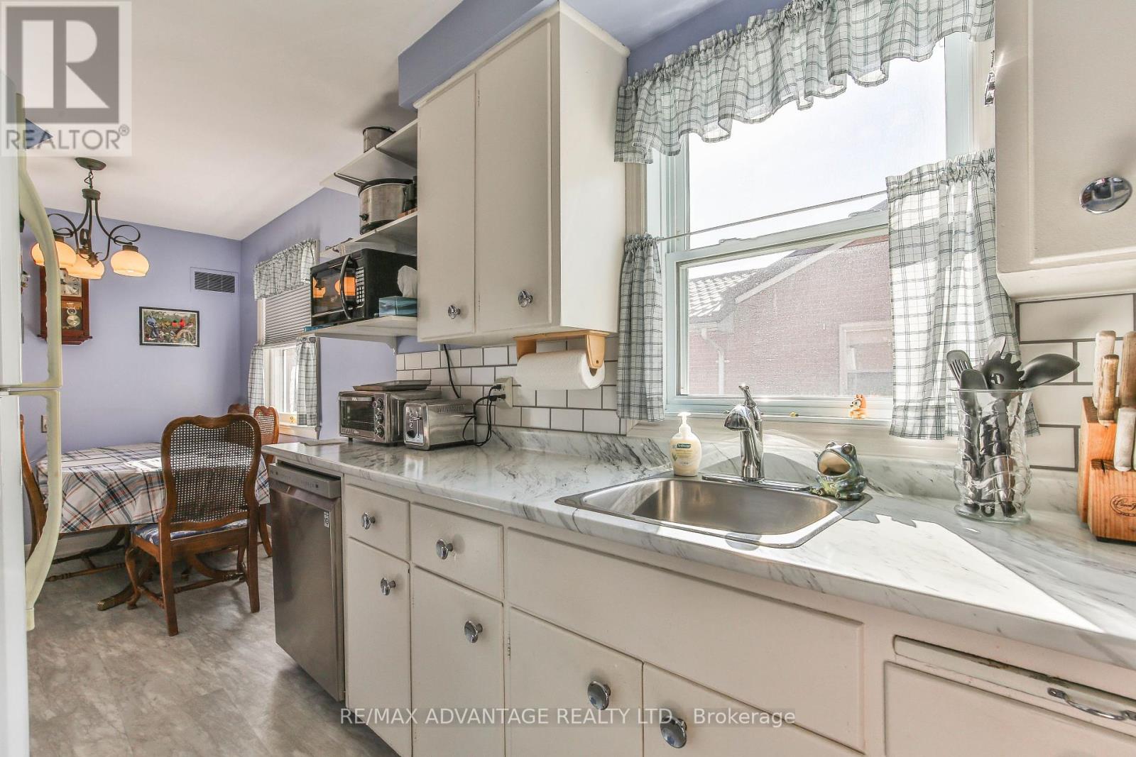 237 Rainbow Avenue, London East, Ontario  N5W 4V9 - Photo 11 - X12462135