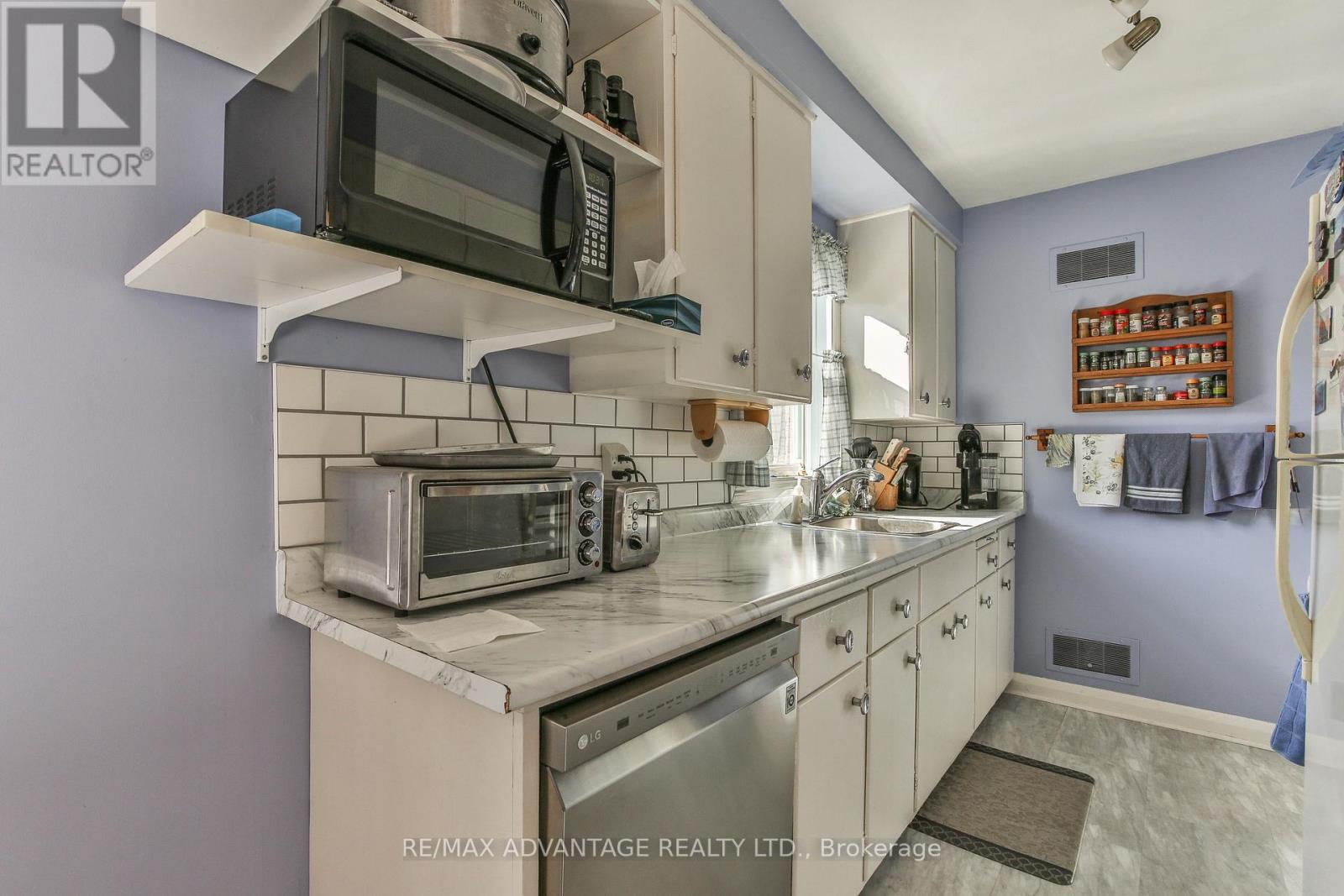 237 Rainbow Avenue, London East, Ontario  N5W 4V9 - Photo 9 - X12462135