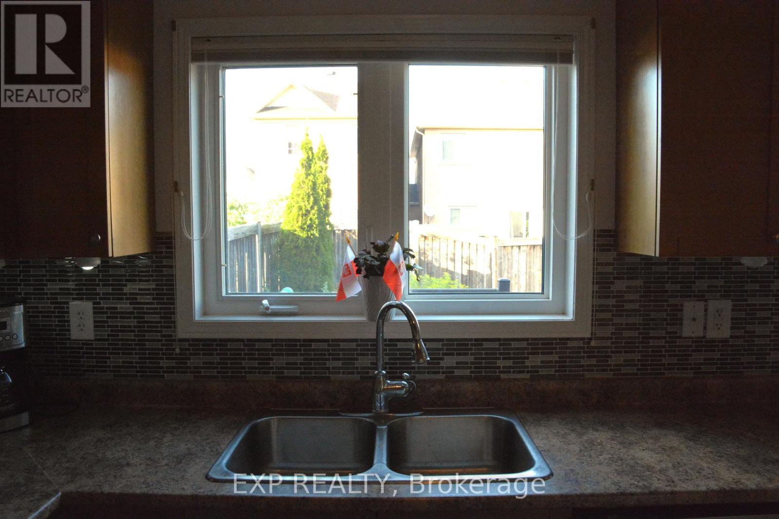 116 Goldham Way, Halton Hills, Ontario  L7G 0C8 - Photo 10 - W12462128