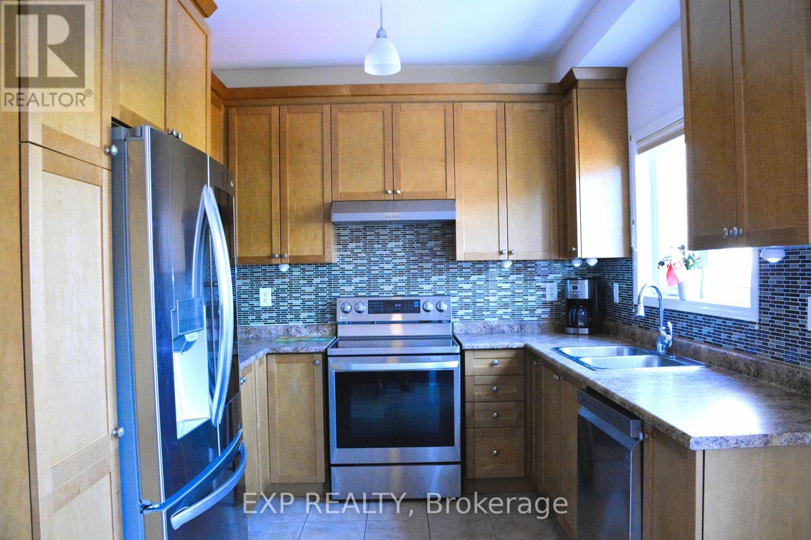 116 Goldham Way, Halton Hills, Ontario  L7G 0C8 - Photo 8 - W12462128