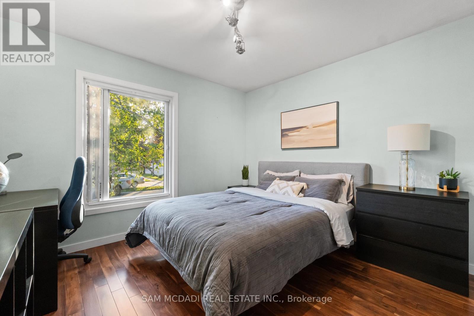 2480 Parmeer Drive, Mississauga, Ontario  L5C 2Y2 - Photo 21 - W12462144