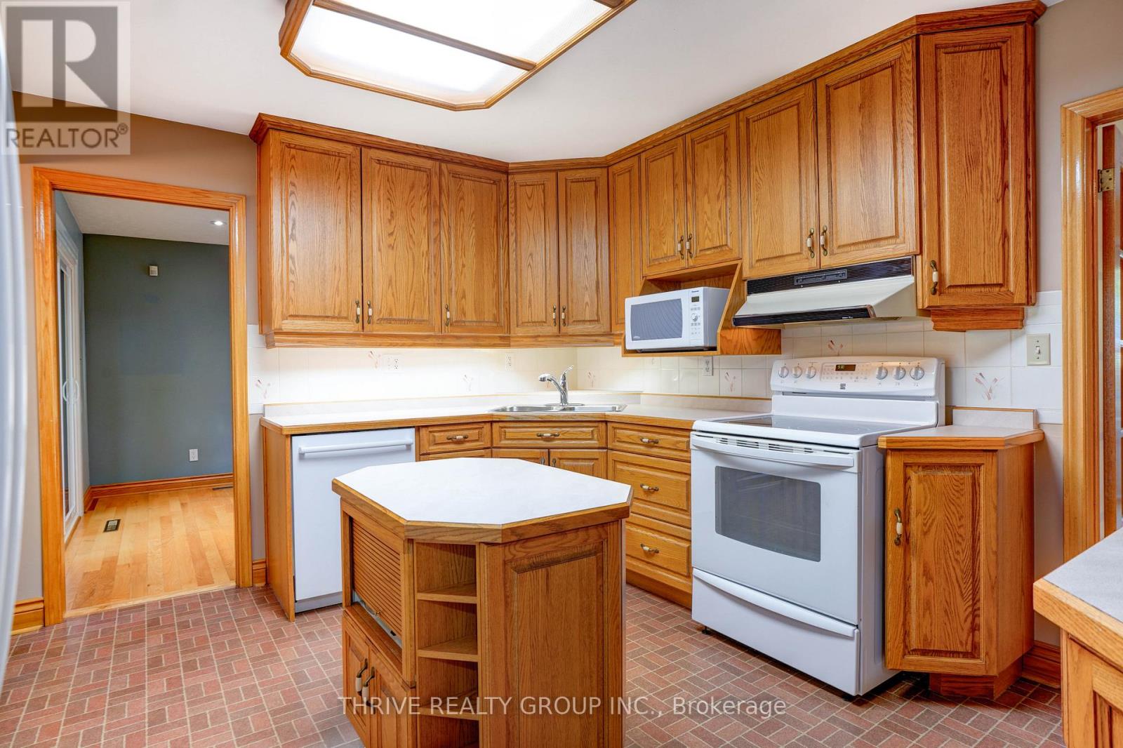 478 Glen Crescent, London North, Ontario  N6H 3L4 - Photo 11 - X12462160