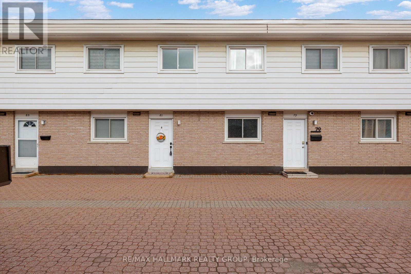 81 Hadley Circle, Ottawa, Ontario  K2H 7Z8 - Photo 1 - X12462179