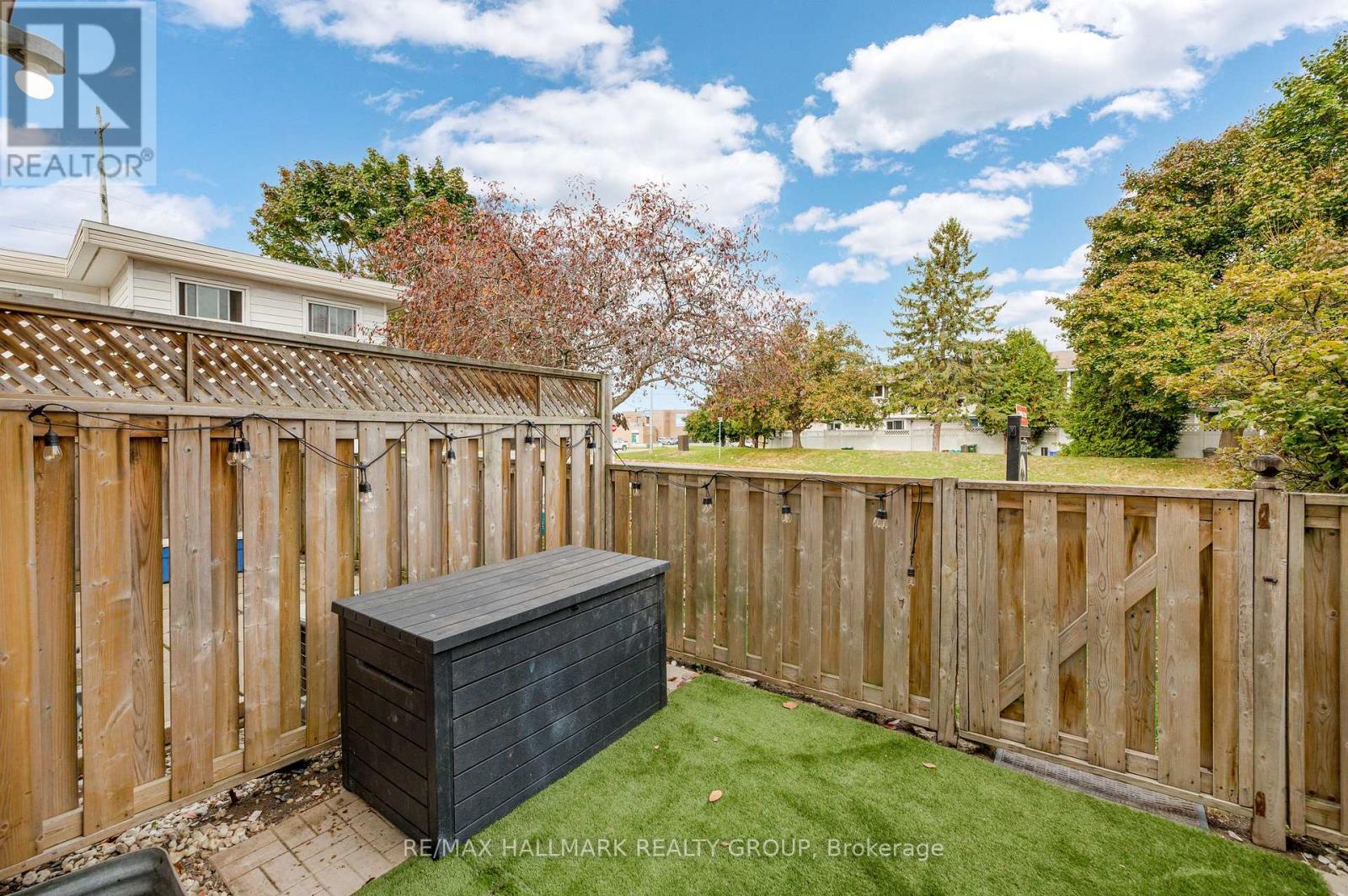 81 Hadley Circle, Ottawa, Ontario  K2H 7Z8 - Photo 12 - X12462179