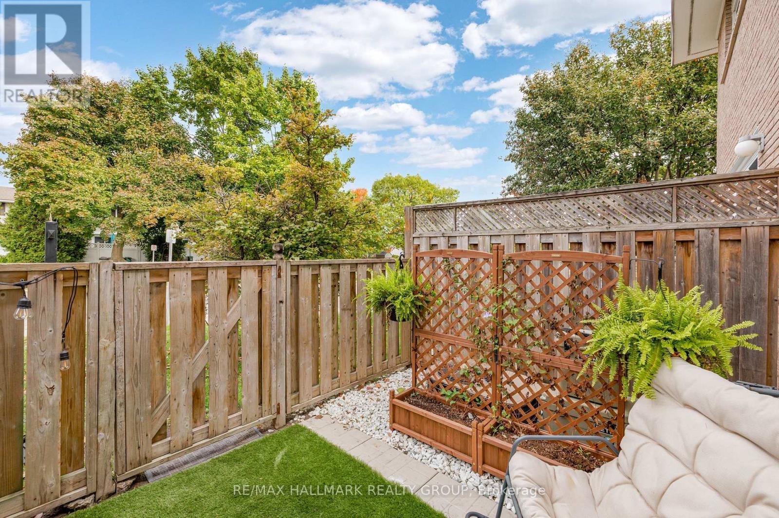 81 Hadley Circle, Ottawa, Ontario  K2H 7Z8 - Photo 13 - X12462179