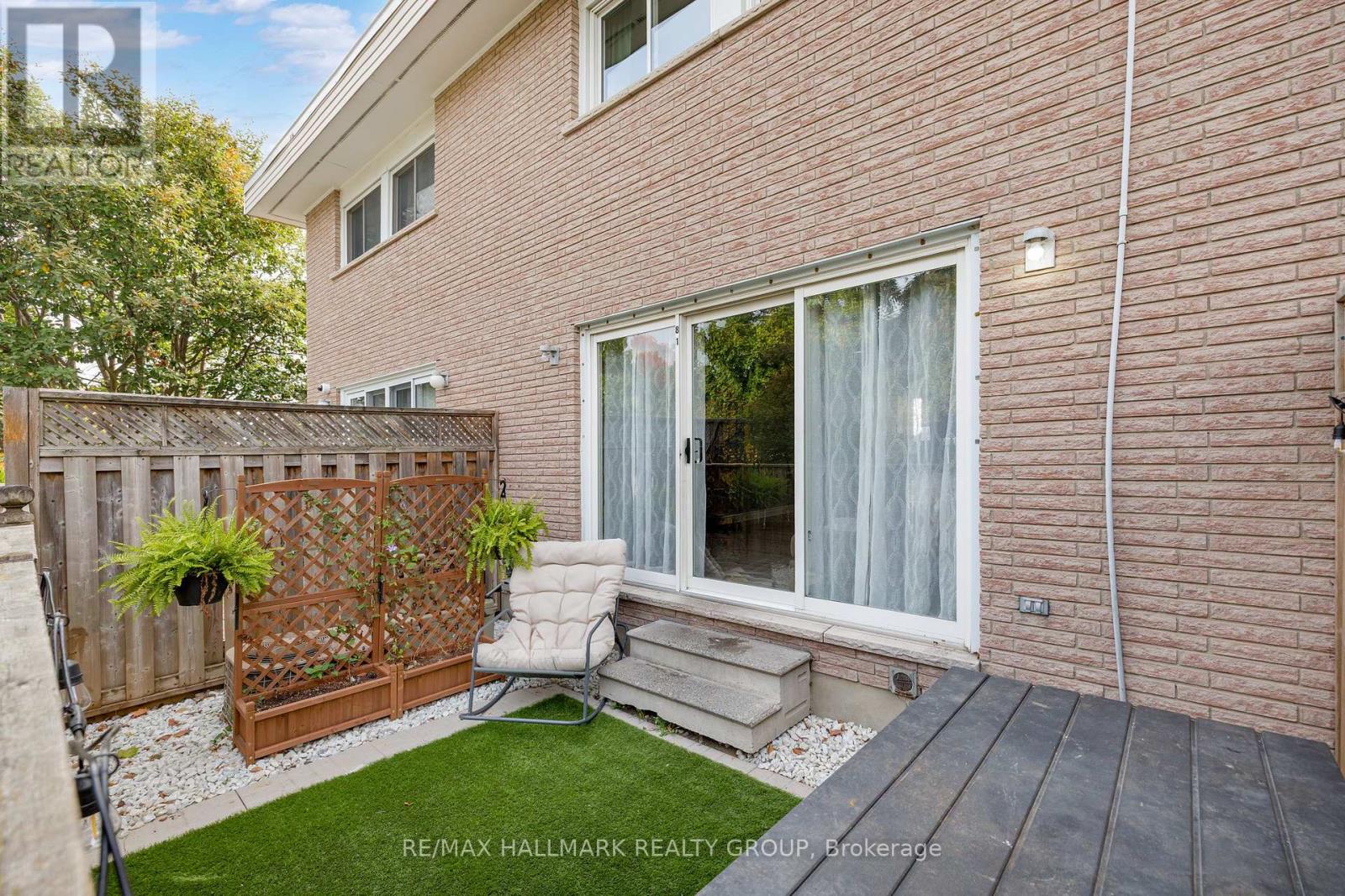81 Hadley Circle, Ottawa, Ontario  K2H 7Z8 - Photo 14 - X12462179