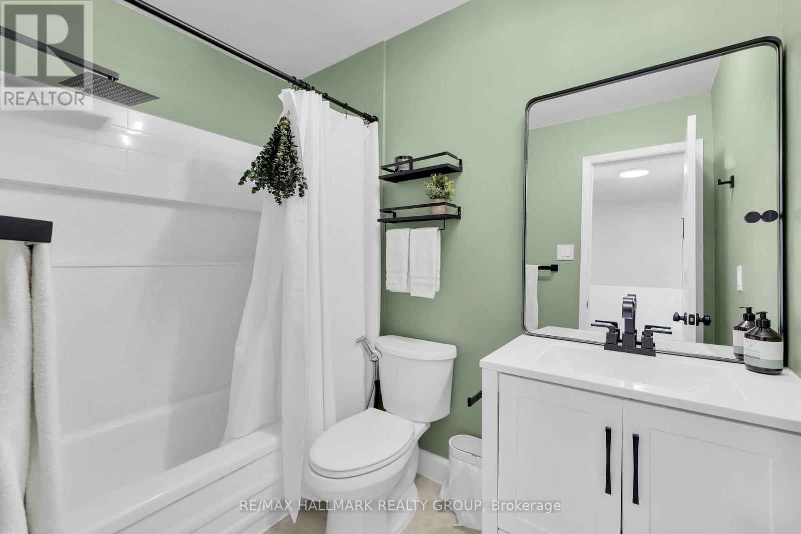 81 Hadley Circle, Ottawa, Ontario  K2H 7Z8 - Photo 36 - X12462179