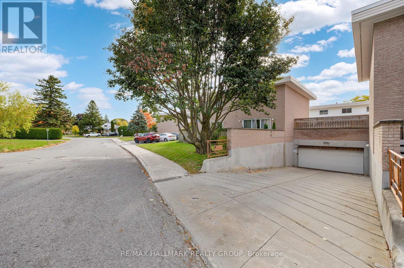 81 Hadley Circle, Ottawa, Ontario  K2H 7Z8 - Photo 44 - X12462179